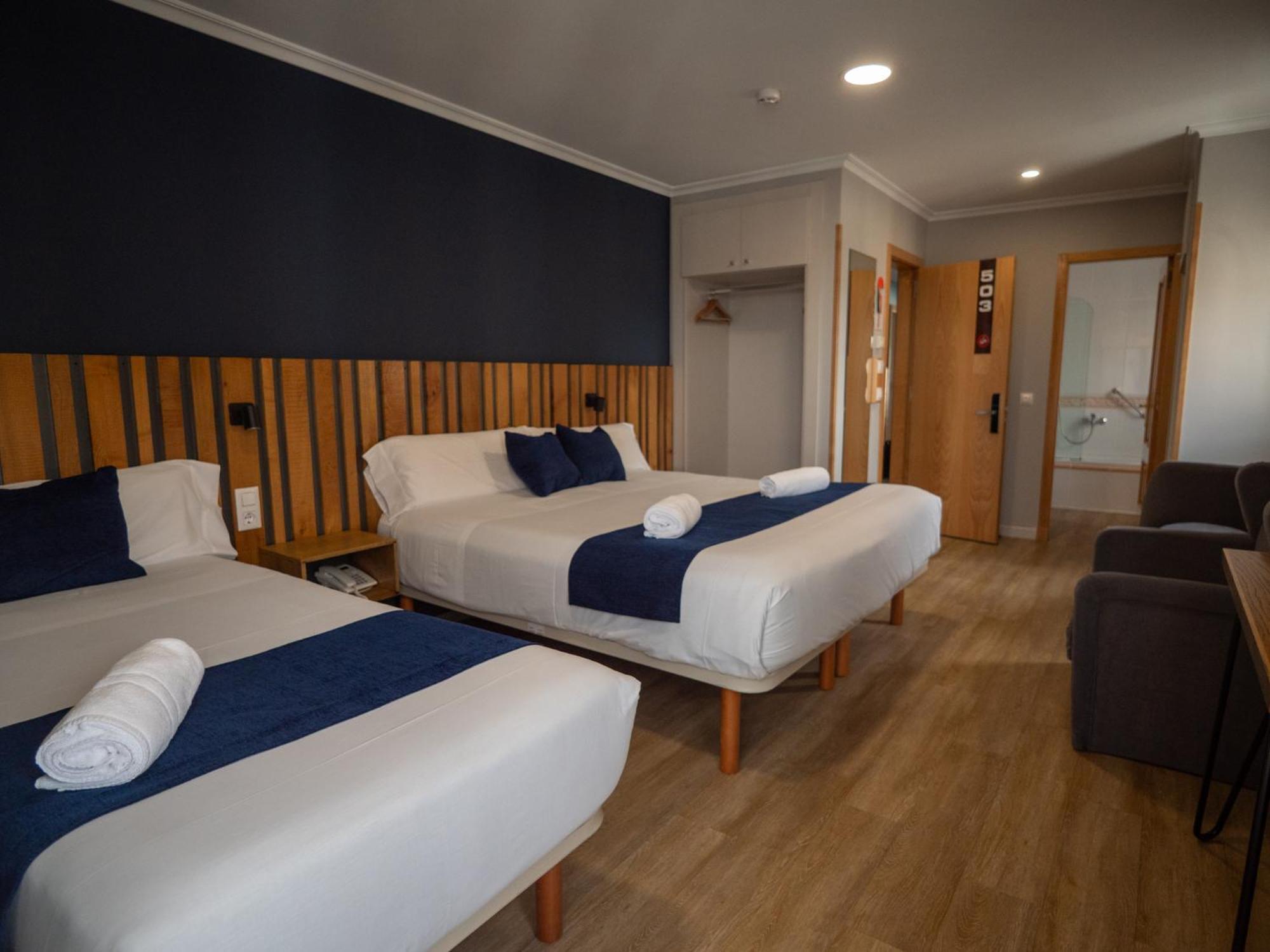 Twin Room,1765864279:JPEG