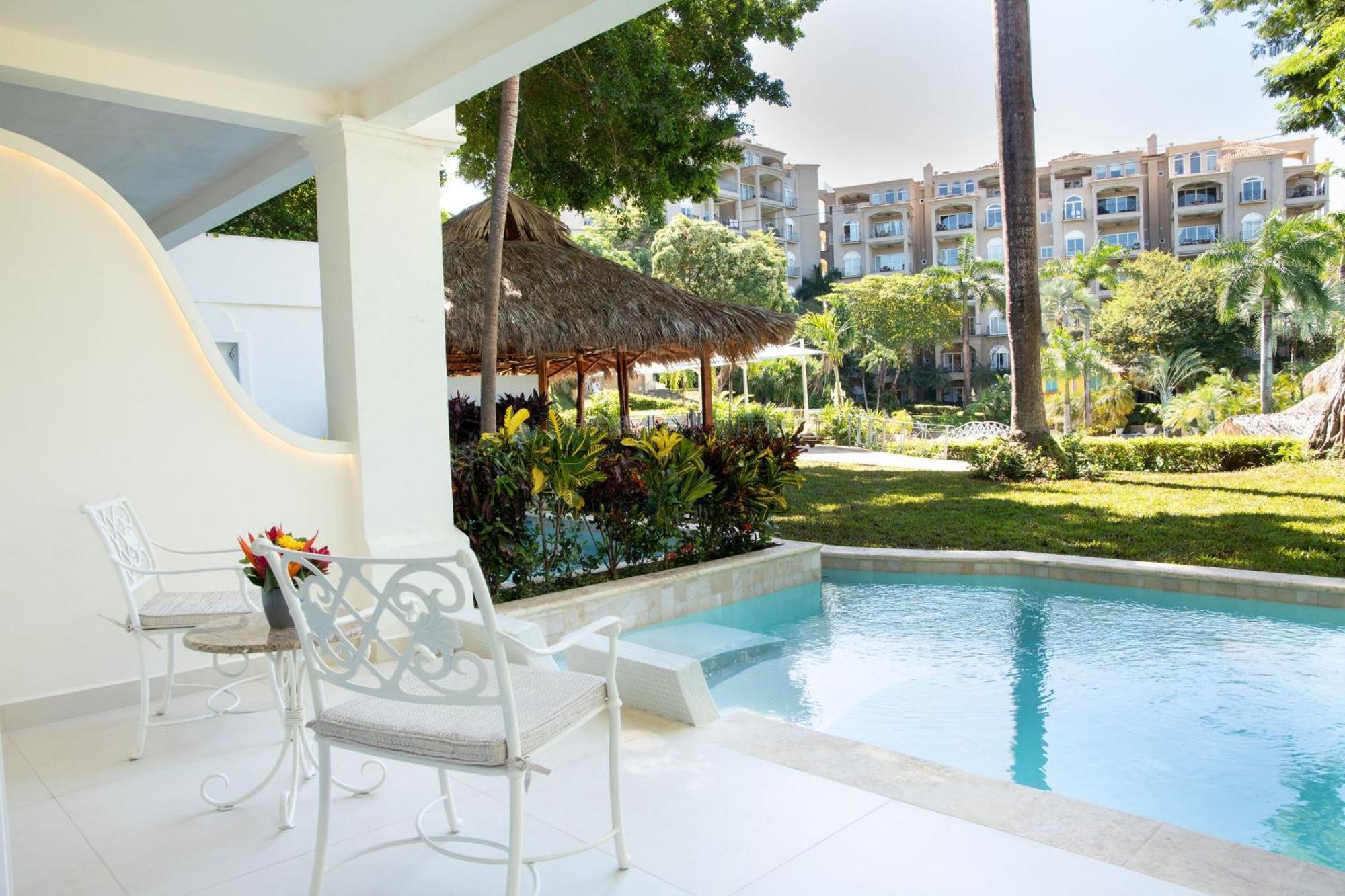 Premium Tropicana King Bed Plunge Pool-Adults Only