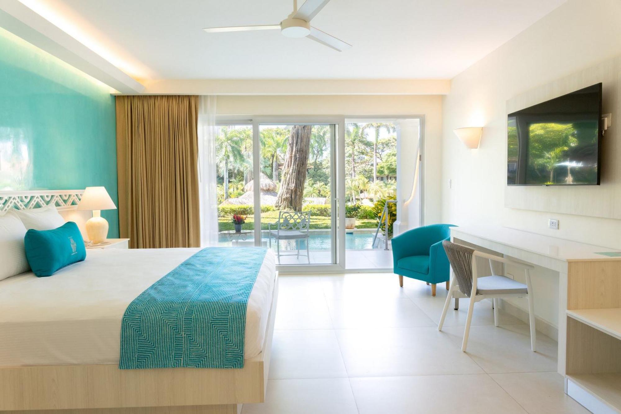 Premium Tropicana King Bed Plunge Pool-Adults Only