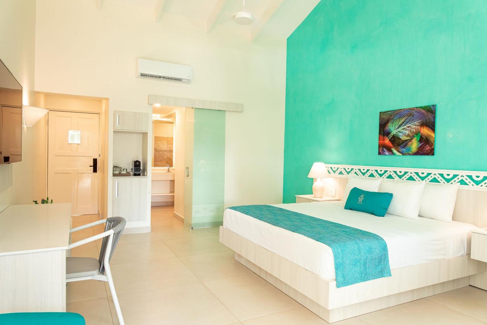 Premium Tropicana King Bed Jacuzzi Adults Only