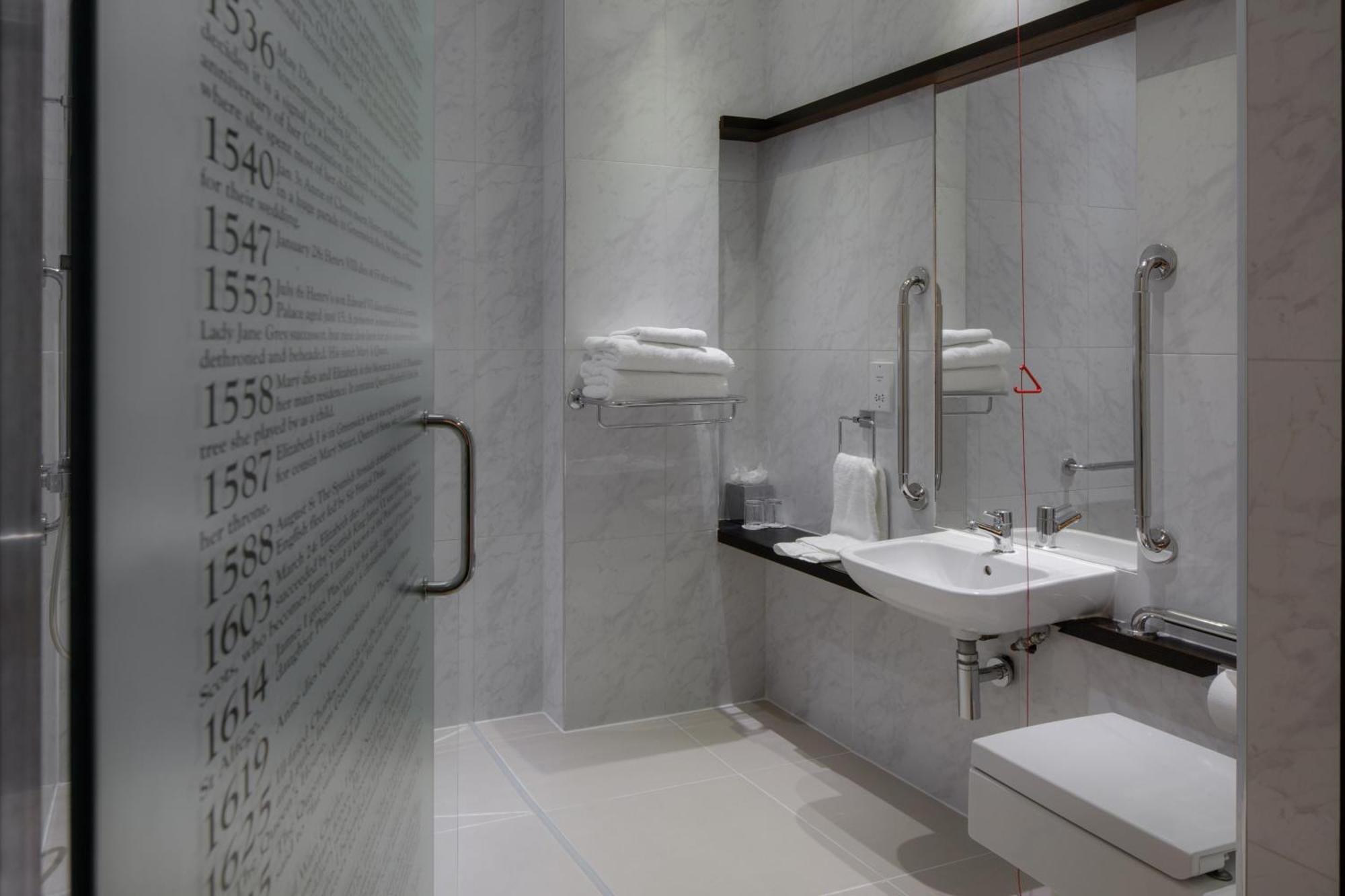 Twin Room Mobility Access