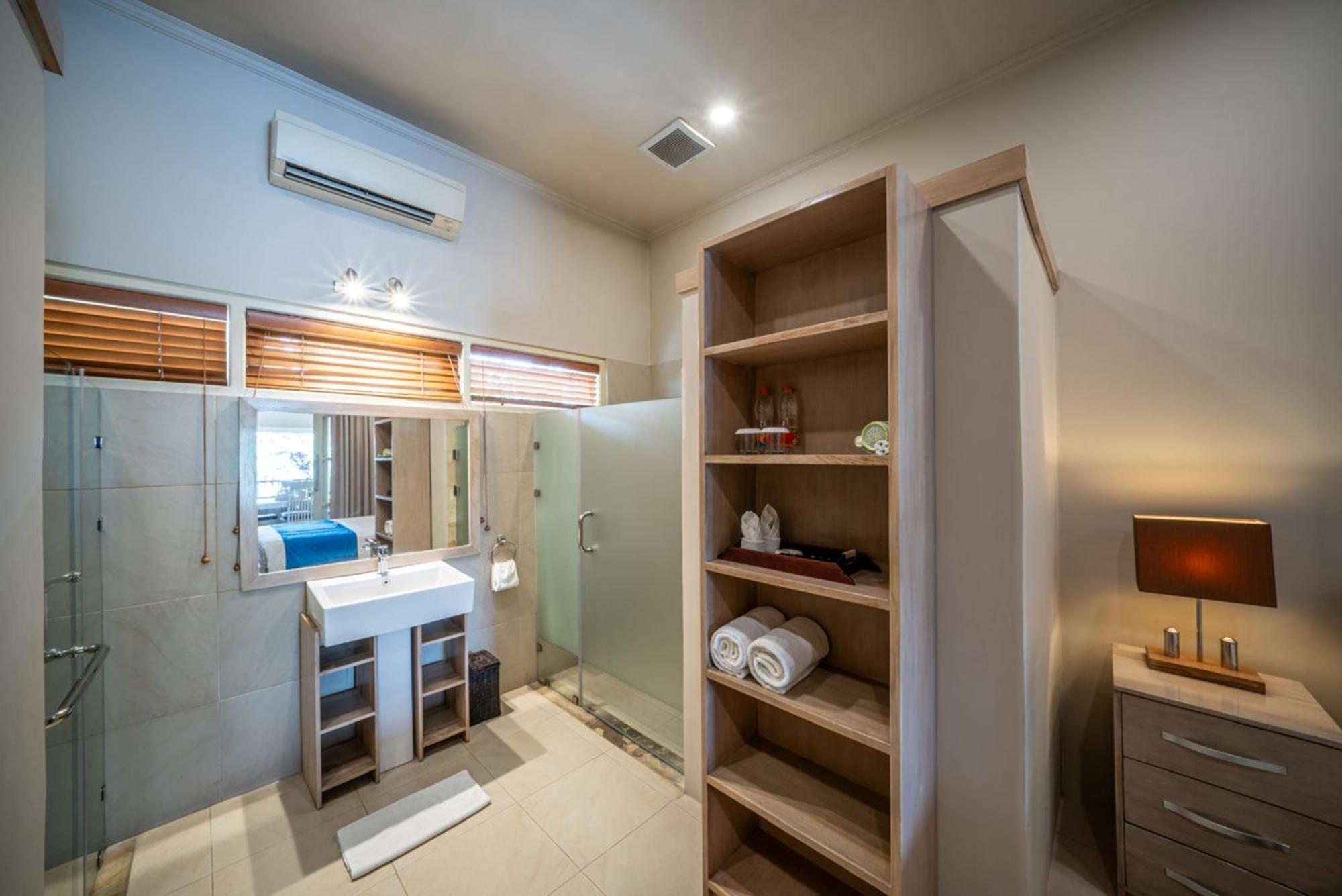 One-Bedroom Suite Sea View