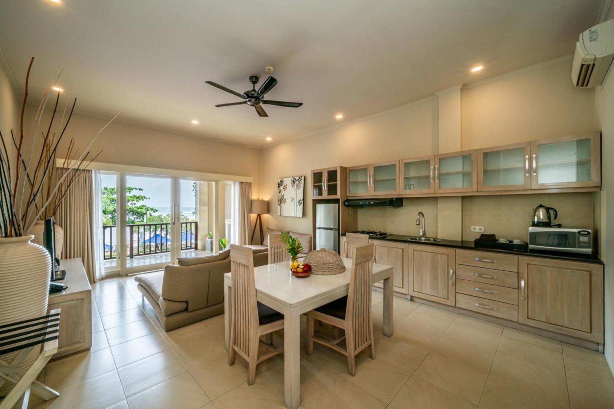 One-Bedroom Suite Sea View