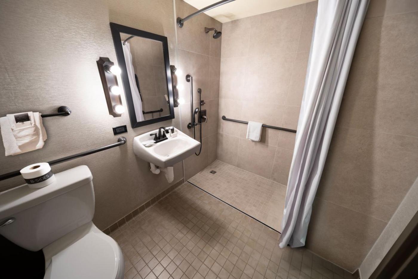 Queen Room Disability Access Cherokee Tower