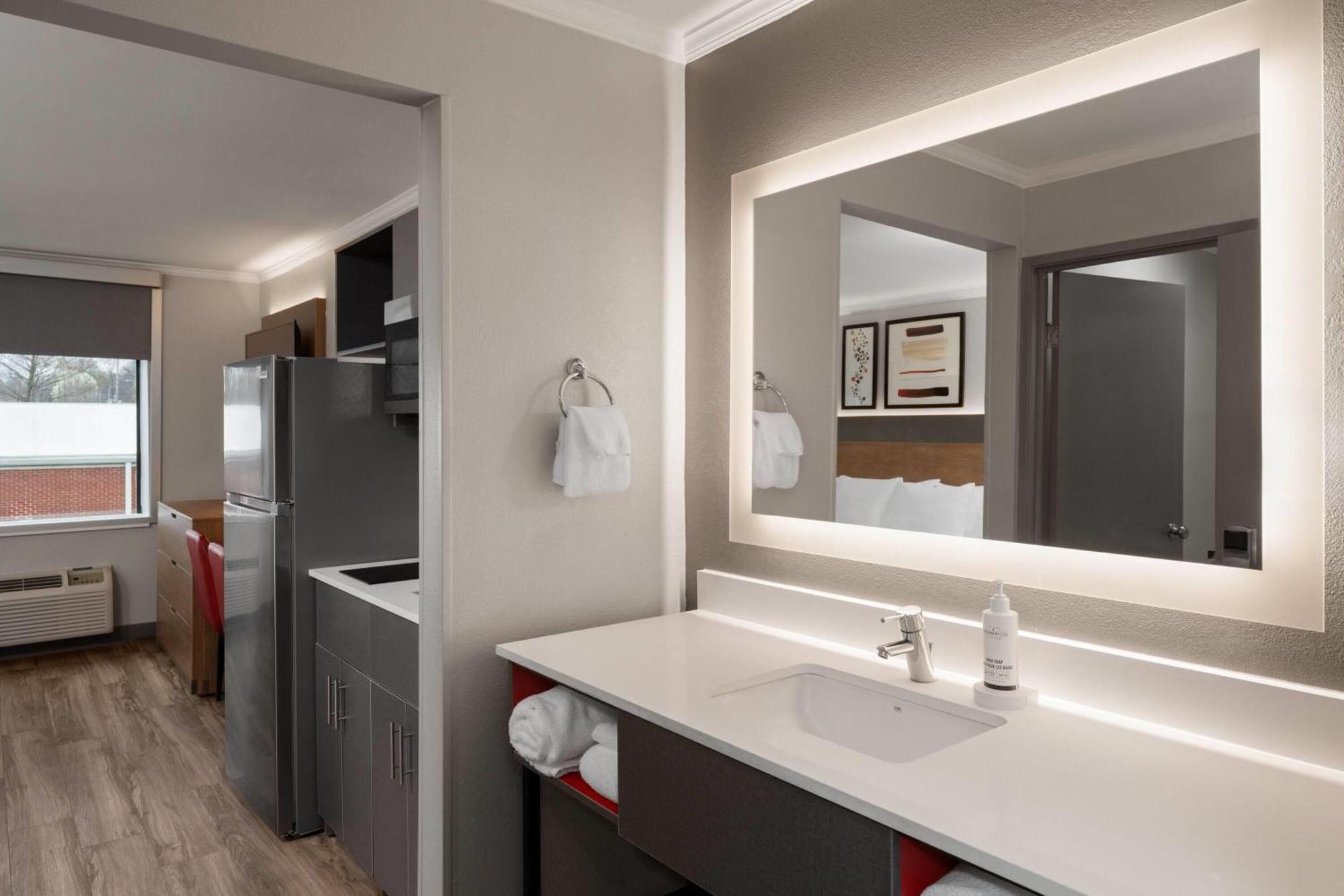 King Room Kitchenette Non-Smoking