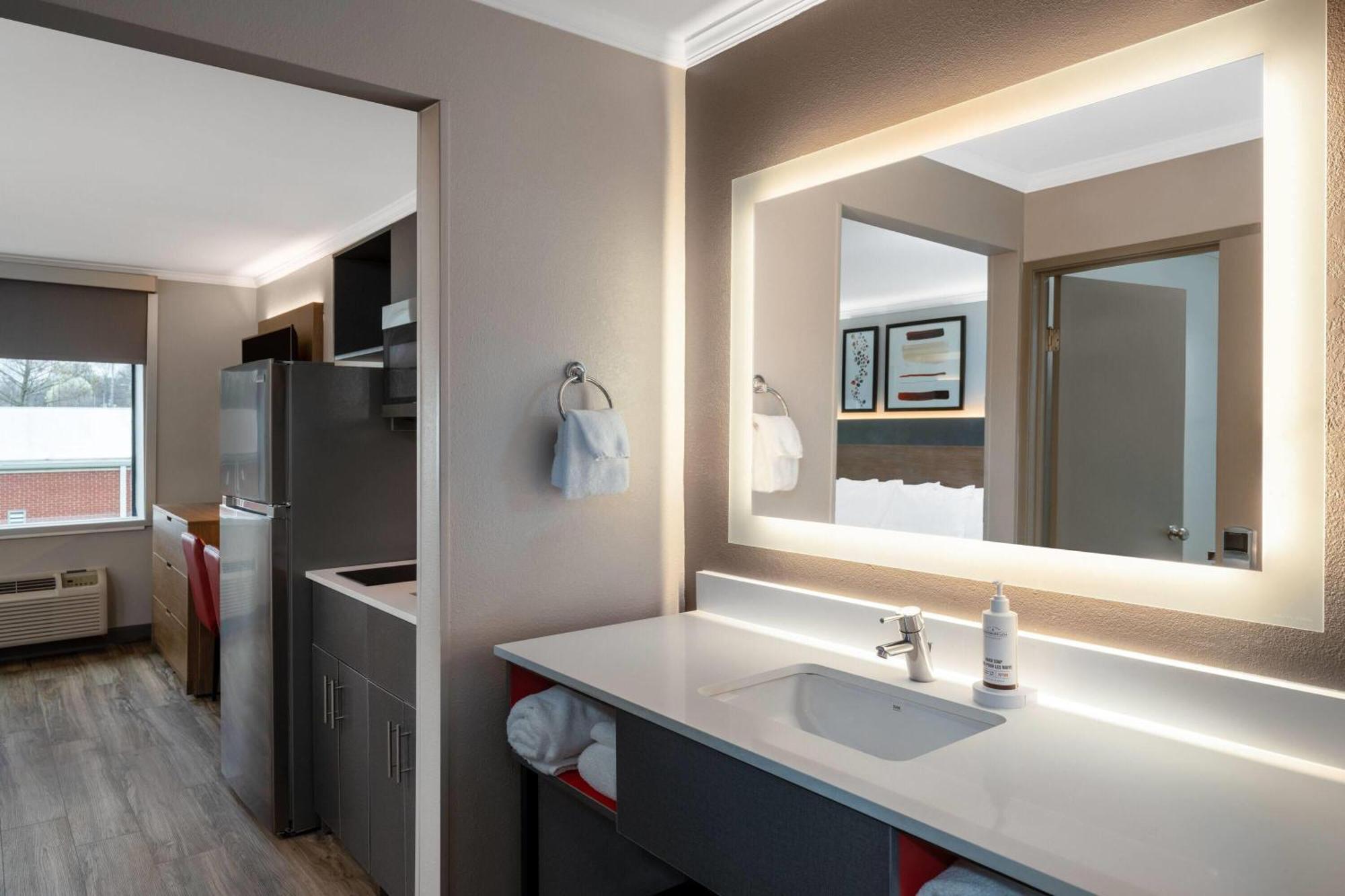 King Room Kitchenette Non-Smoking