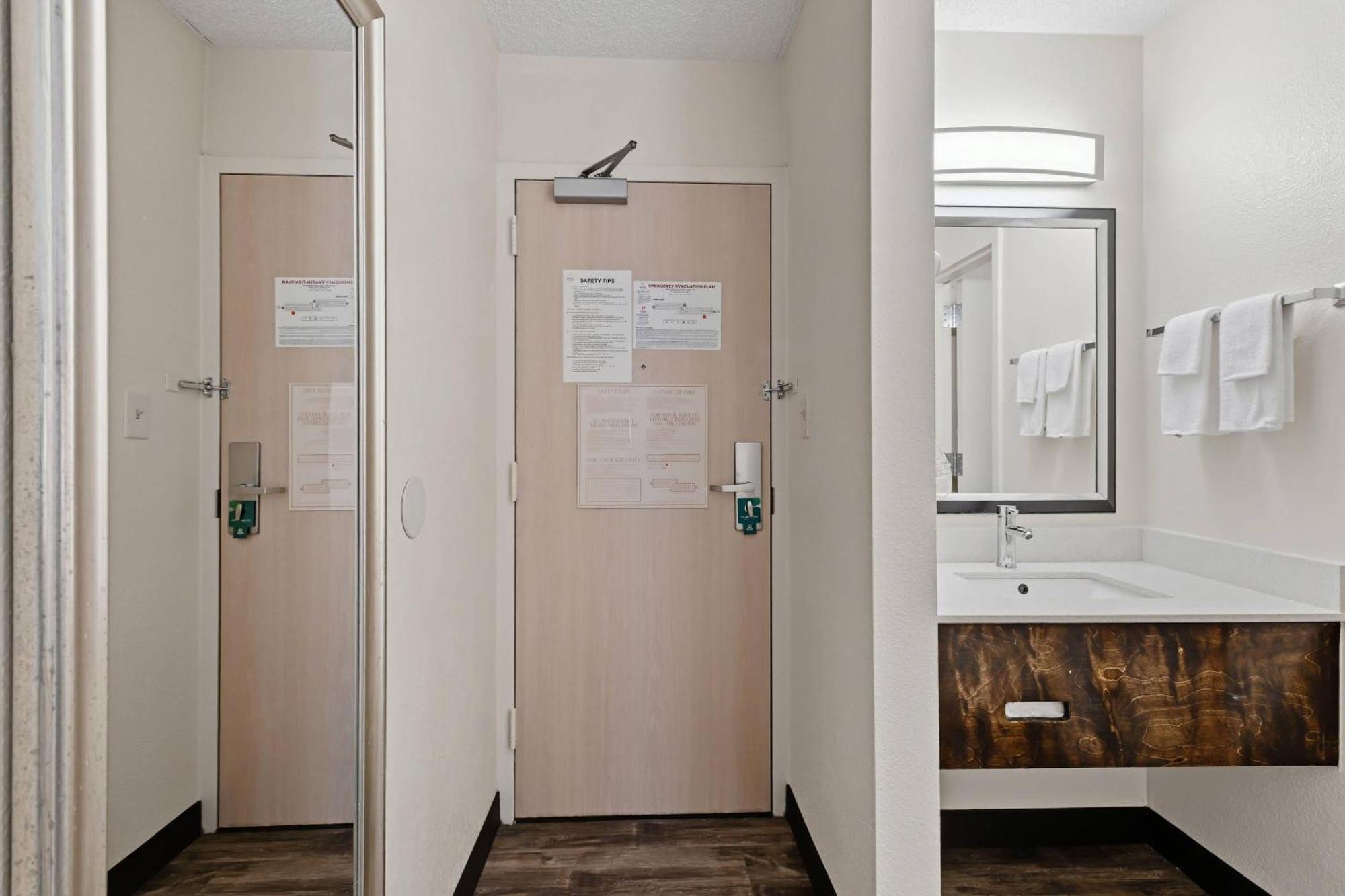 Business King Room - Non-Smoking