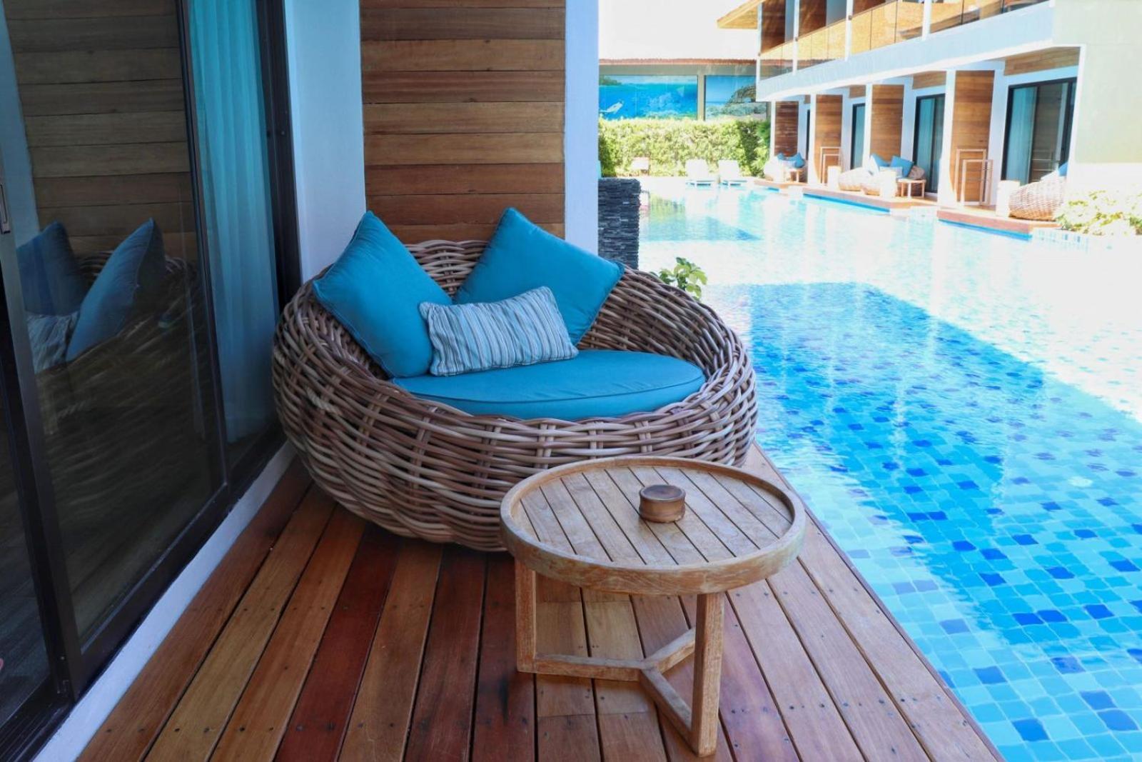 Superior Pool Access Twin Room