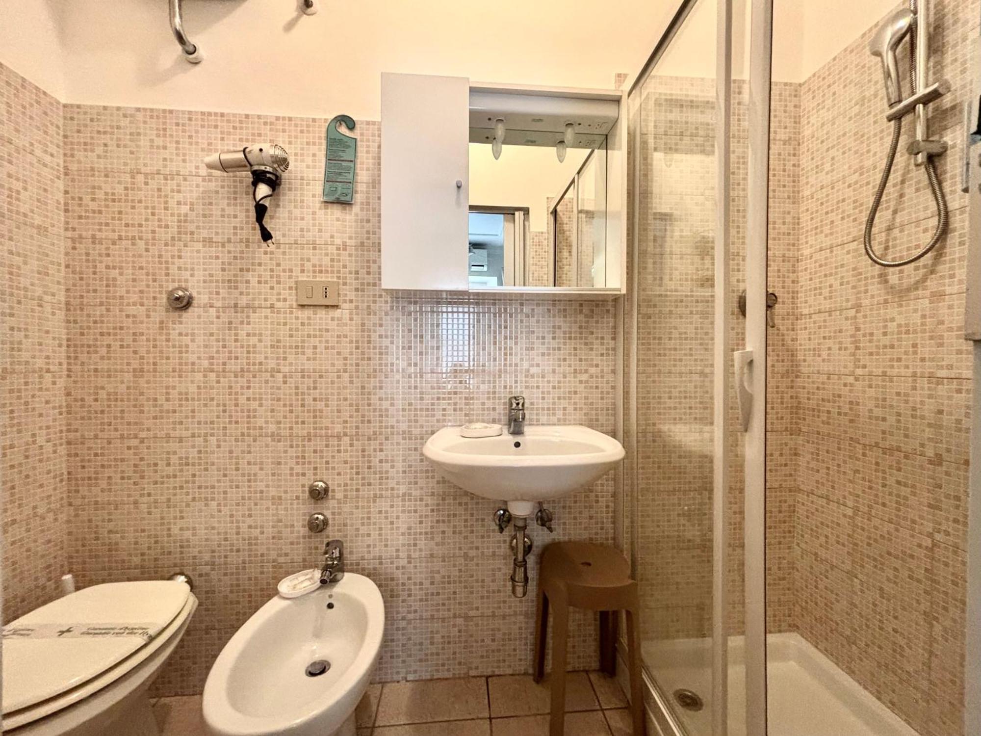 Small Double Room Internal Bathroom