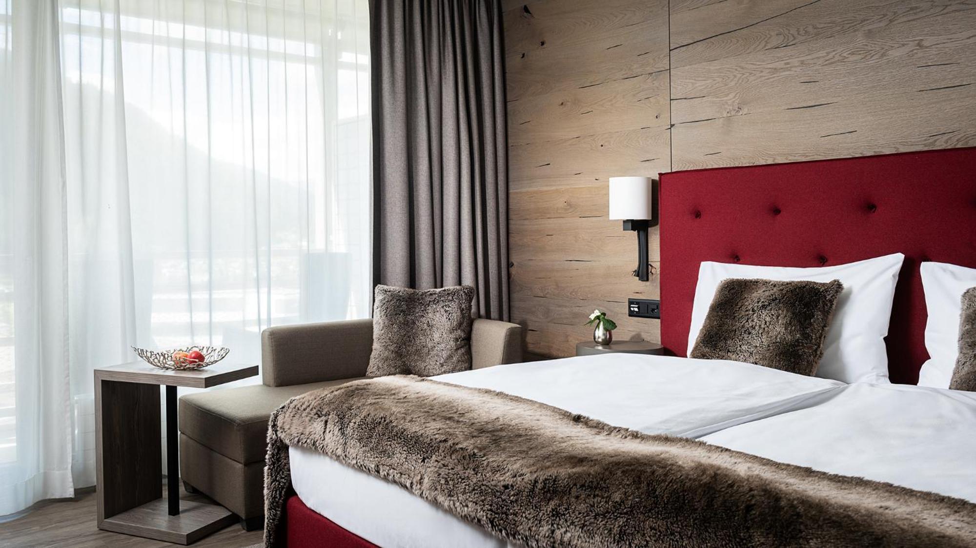 Deluxe Double Room,1765898733:JPEG