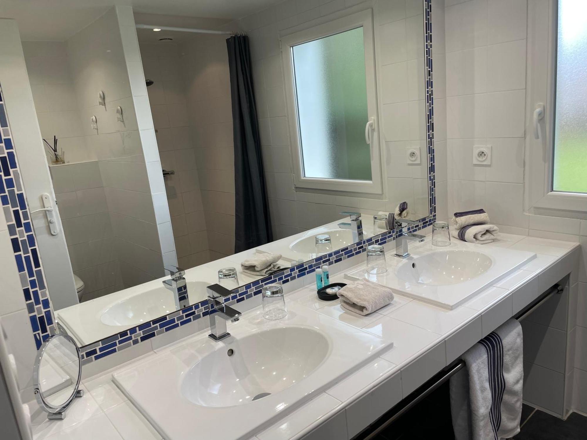 Triple Room Shower