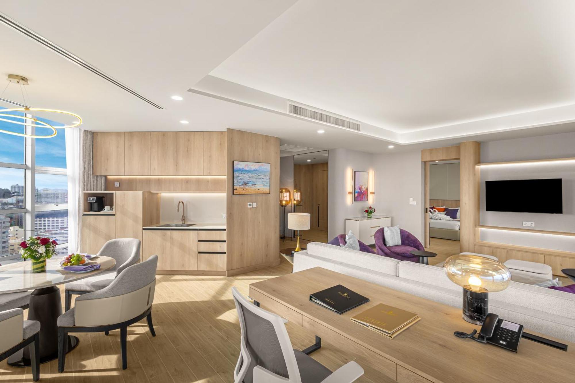 One-Bedroom Regency Suite Modern Style