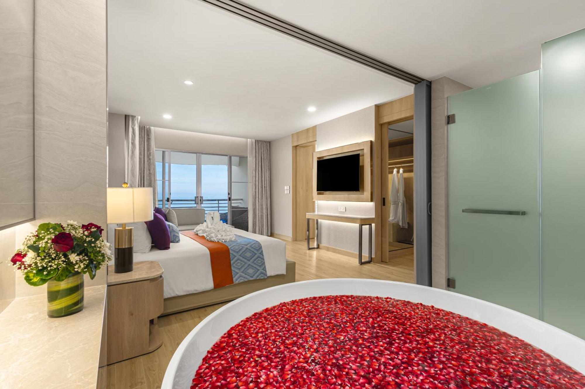 One-Bedroom Regency Suite Modern Style