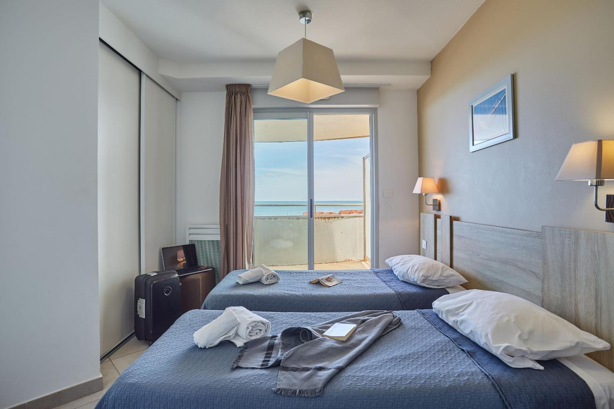 Two-Bedroom Apartment Sea Side
