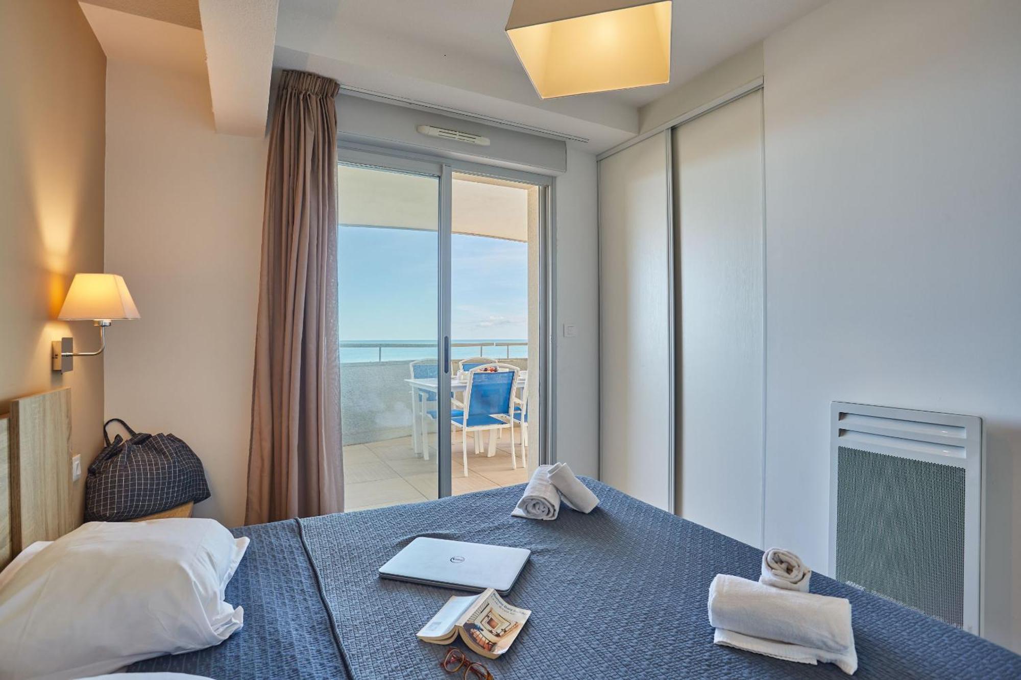 Two-Bedroom Apartment Sea Side