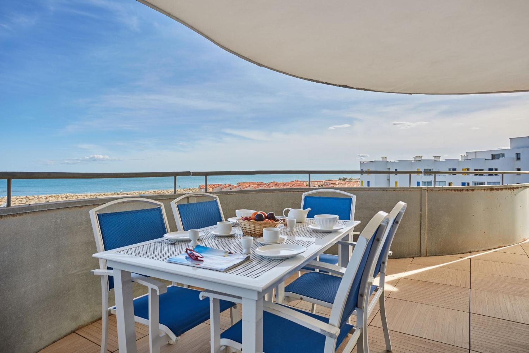 Two-Bedroom Apartment Sea Side