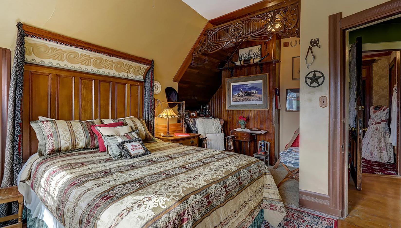 Queen Room