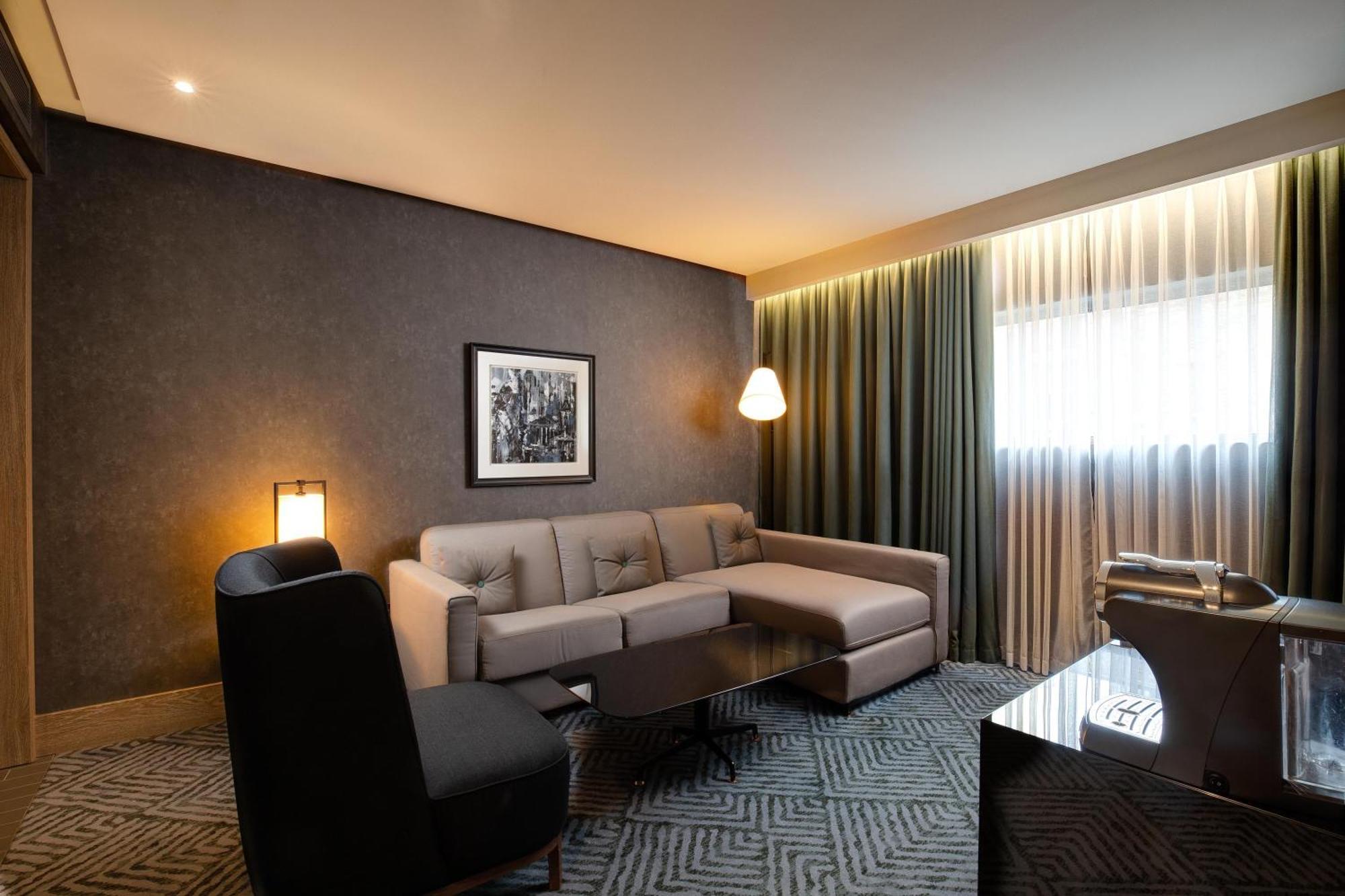 One-Bedroom King Suite Lounge Access,1765918644:JPEG