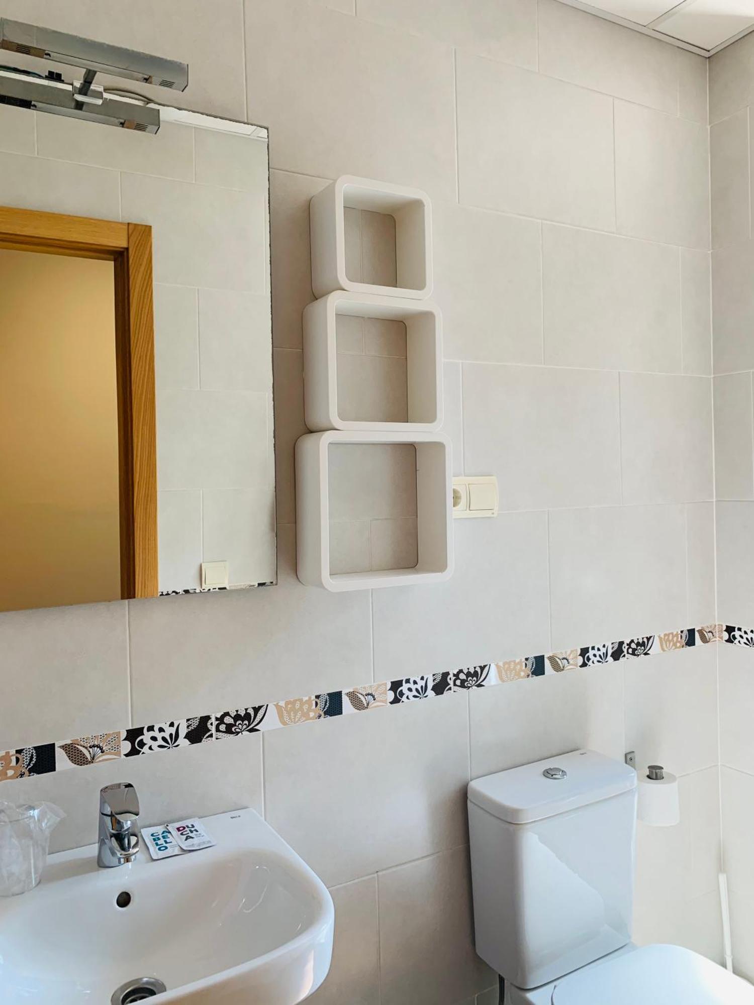 Standard Single Room Shower