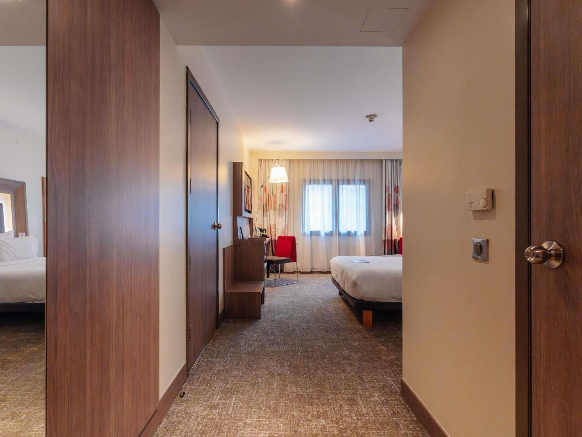 Superior Room Queen Bed Accessible