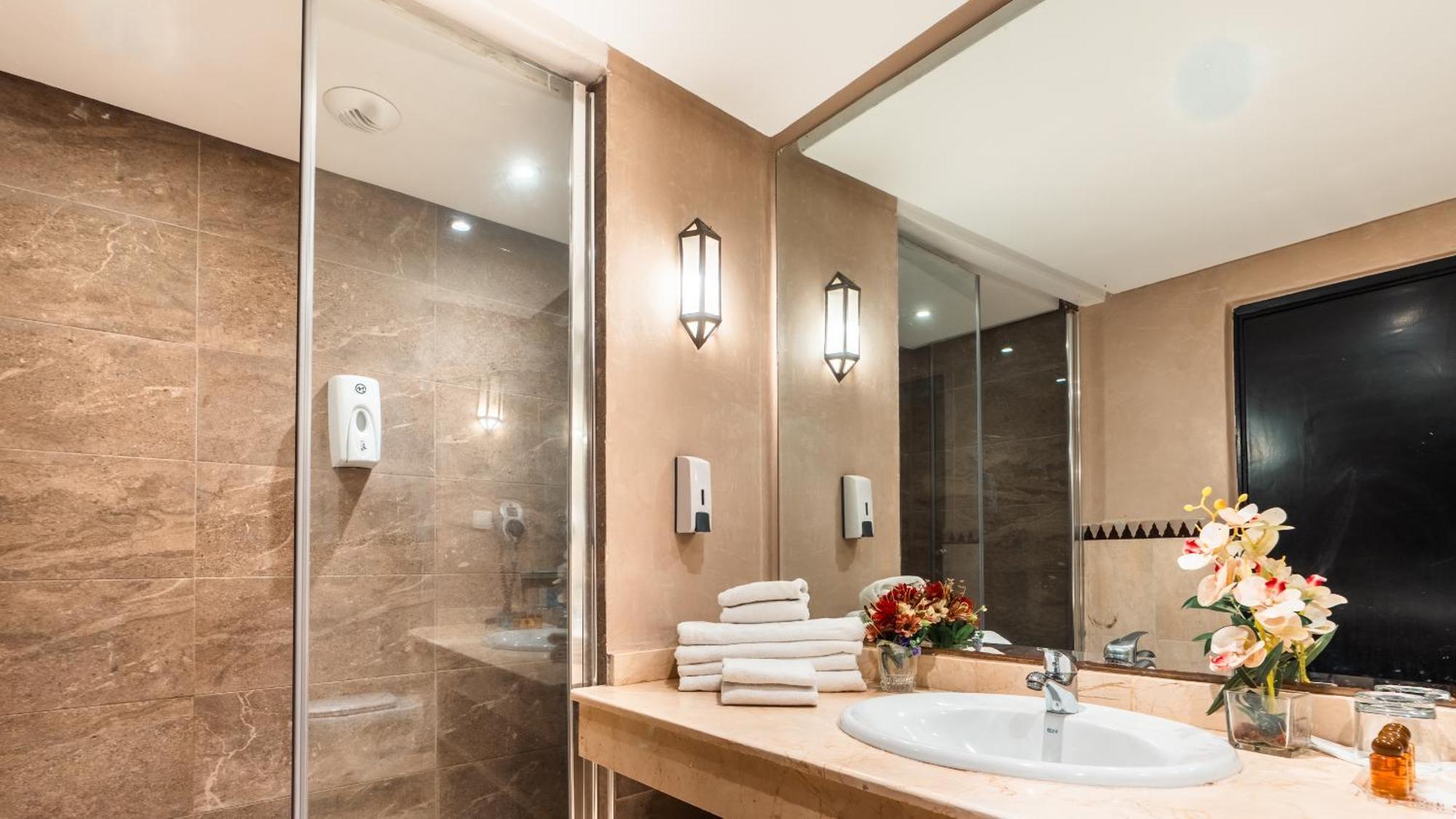 Double Room Pool View 2 adultes &1 enfant 12 ans
