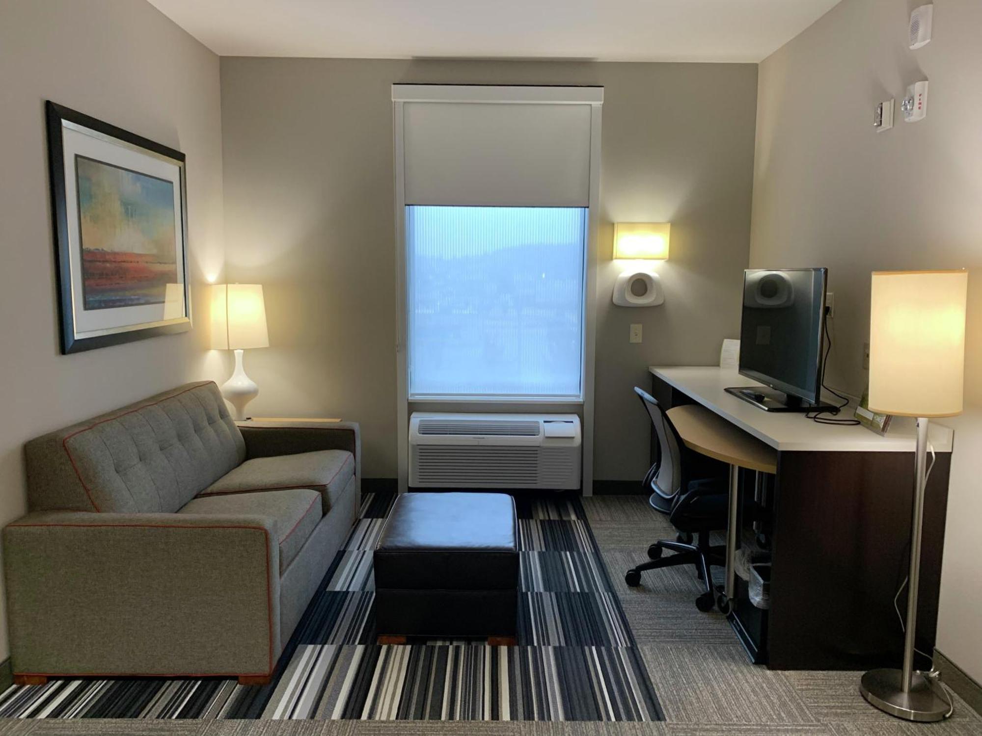 Queen Studio Suite - Hearing Access/Non-Smoking