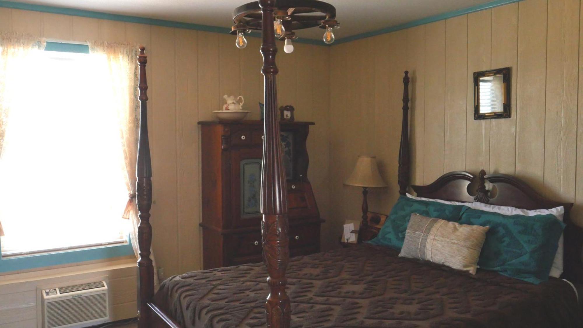 Deluxe Queen Room
