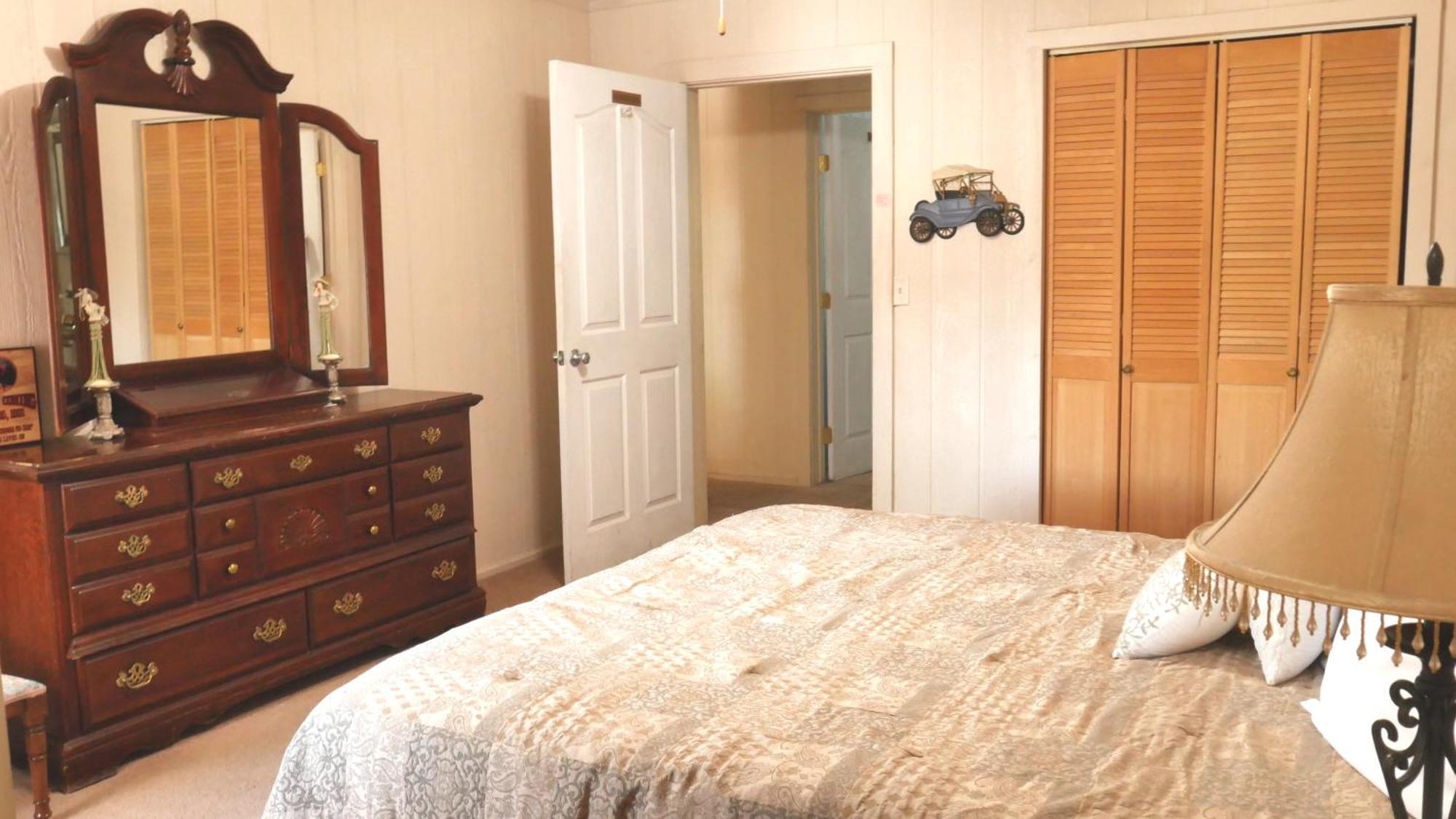 Deluxe Queen Room