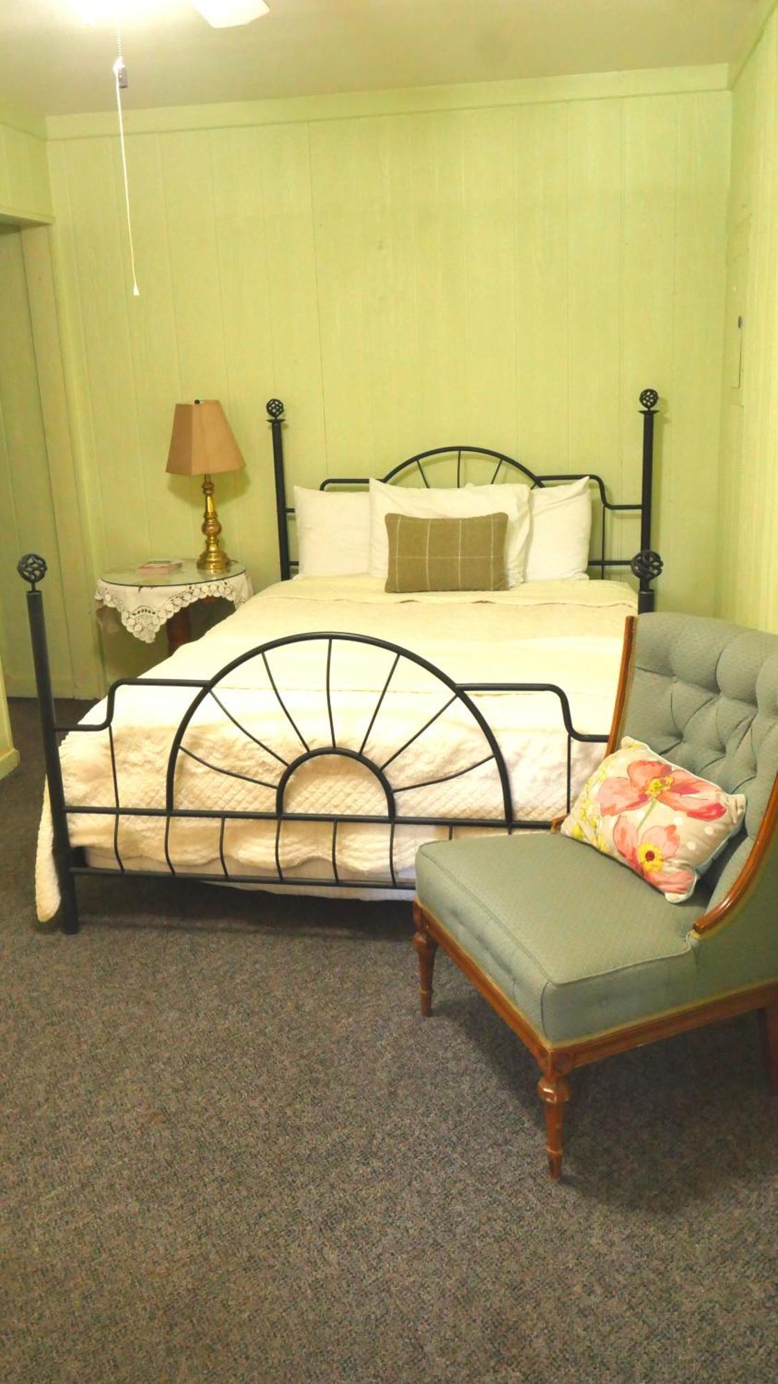 Deluxe King Suite