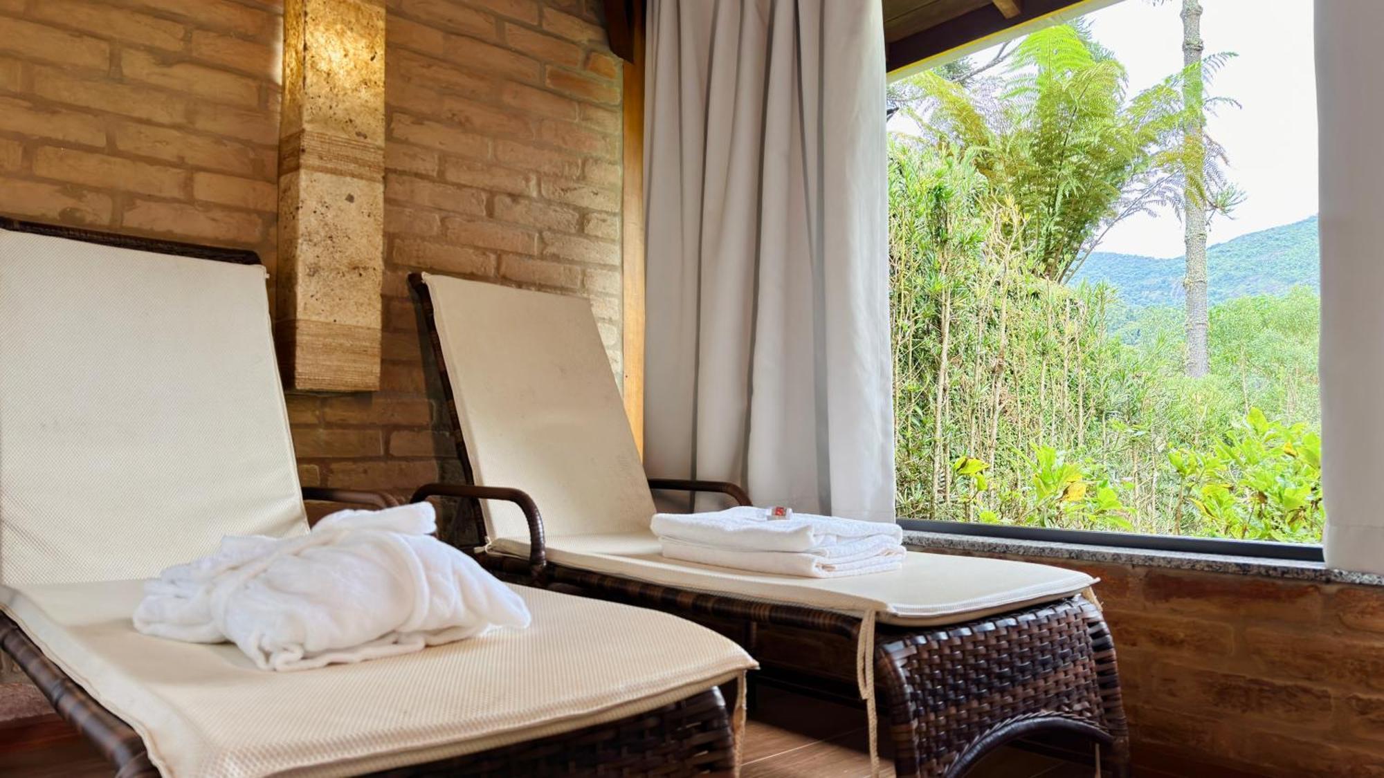 Deluxe Suite Spa Bath