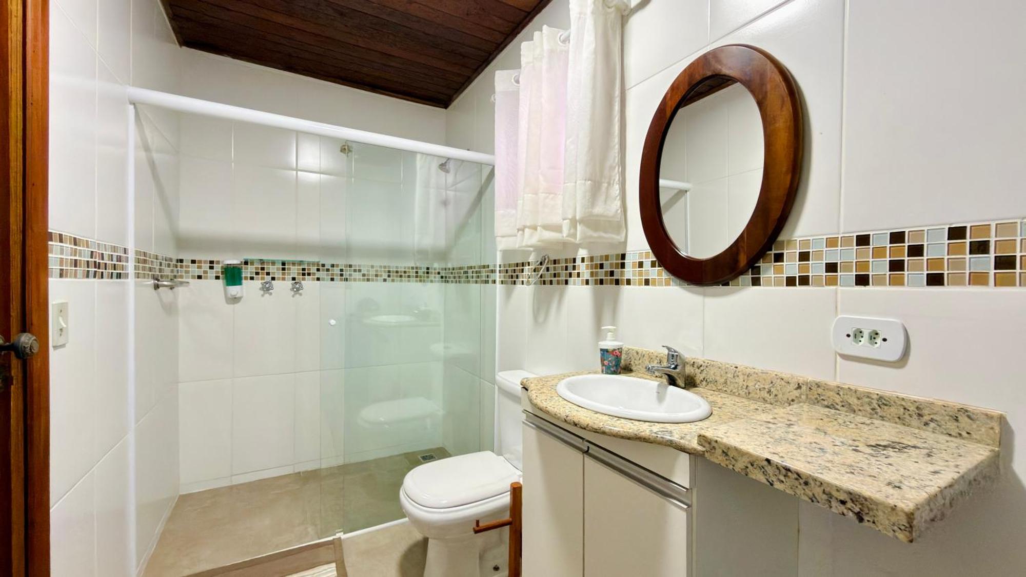 Deluxe Suite Spa Bath