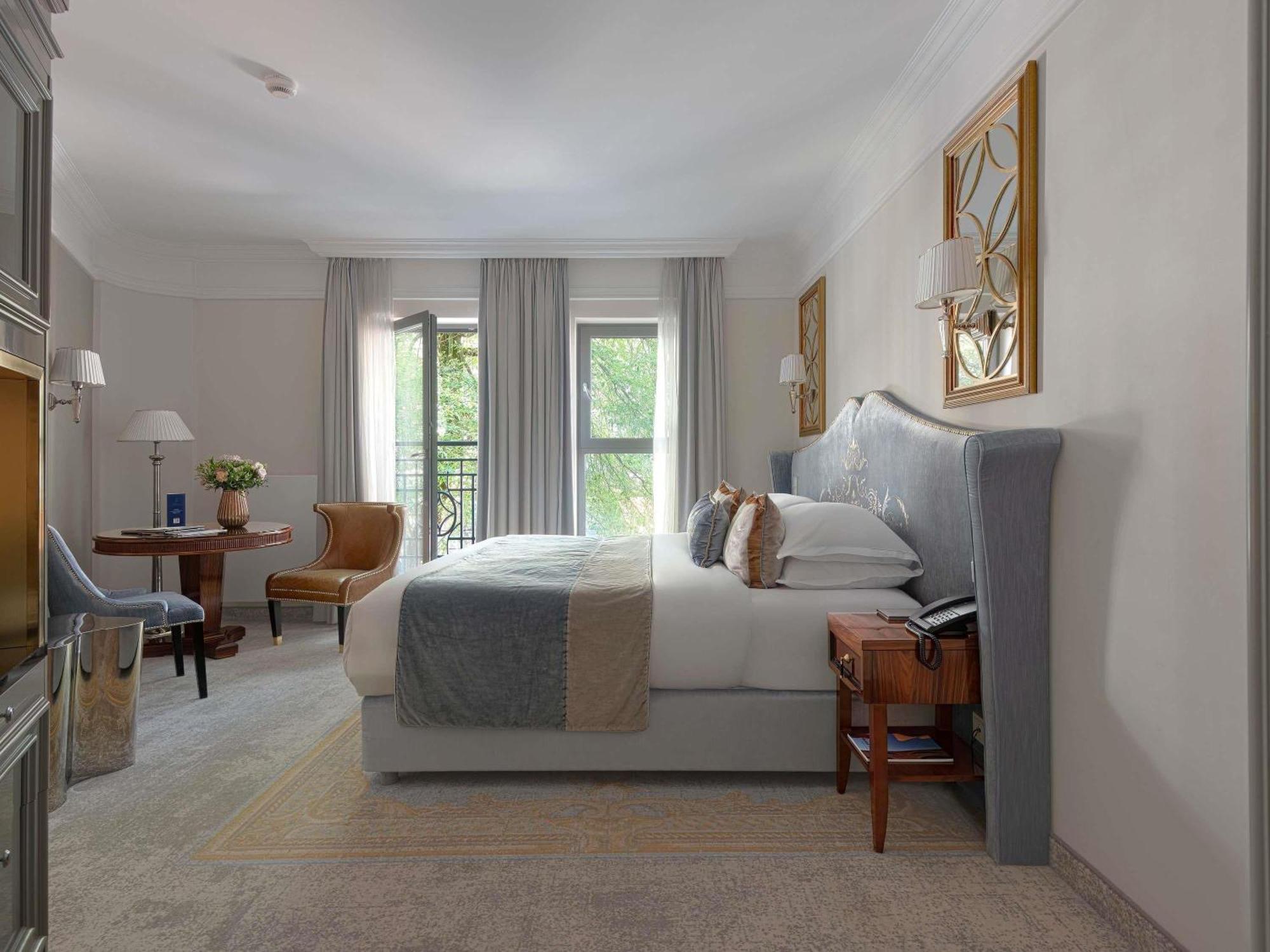 Deluxe King Room