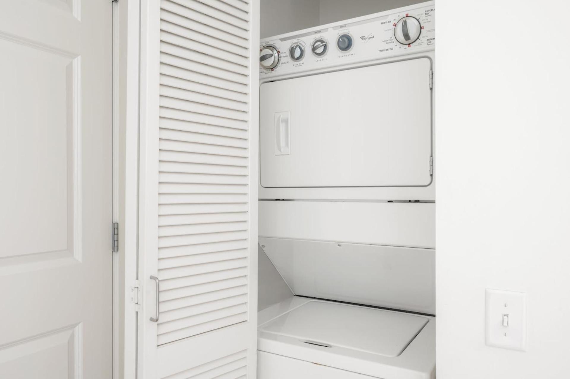 Deluxe One-Bedroom Apartment Self Check Virtual Front Desk