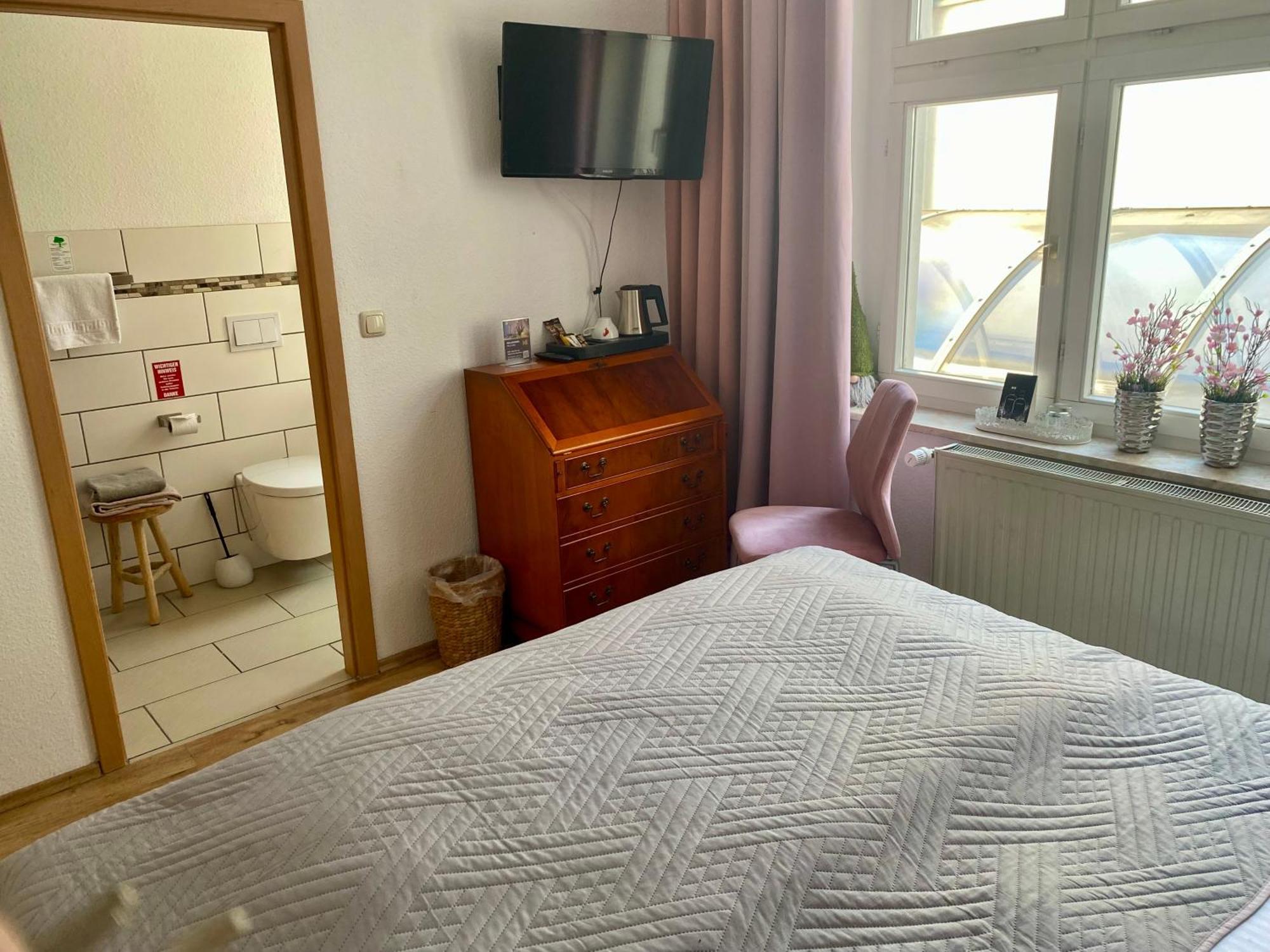 Single Room,1766044951:JPEG