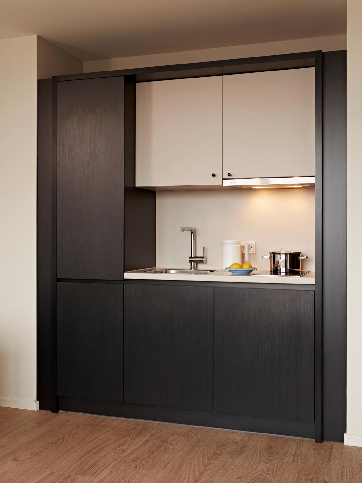 Medium Studio Kitchen