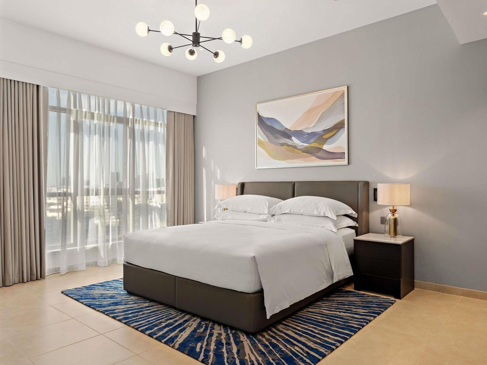One-Bedroom Apartment Complimentary Transfer to Kite Beach Dubai Mall or Burj Khalifa