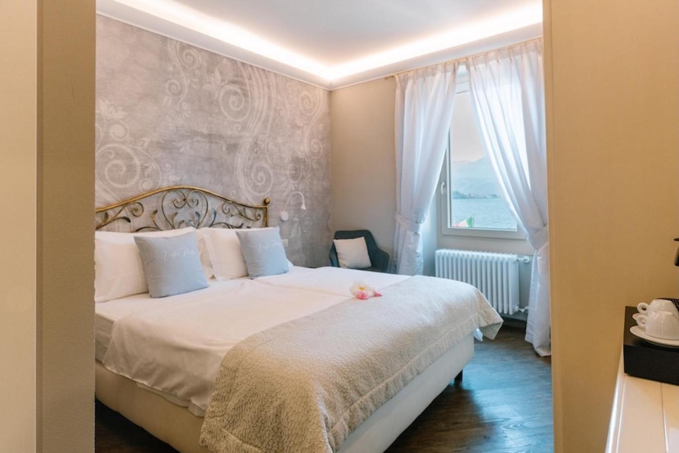 Classic double room lake view