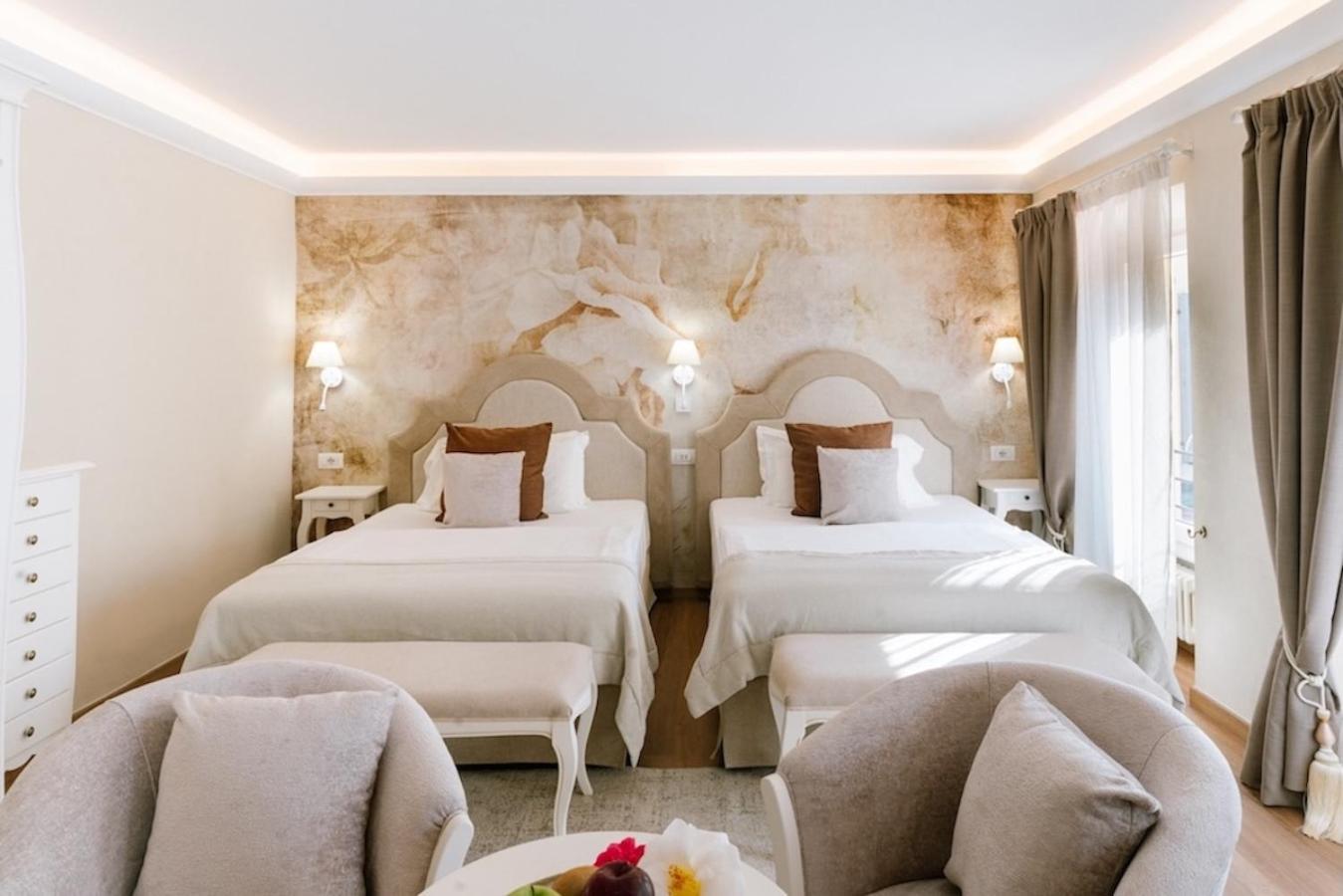 Deluxe Double or Twin Room Lake View