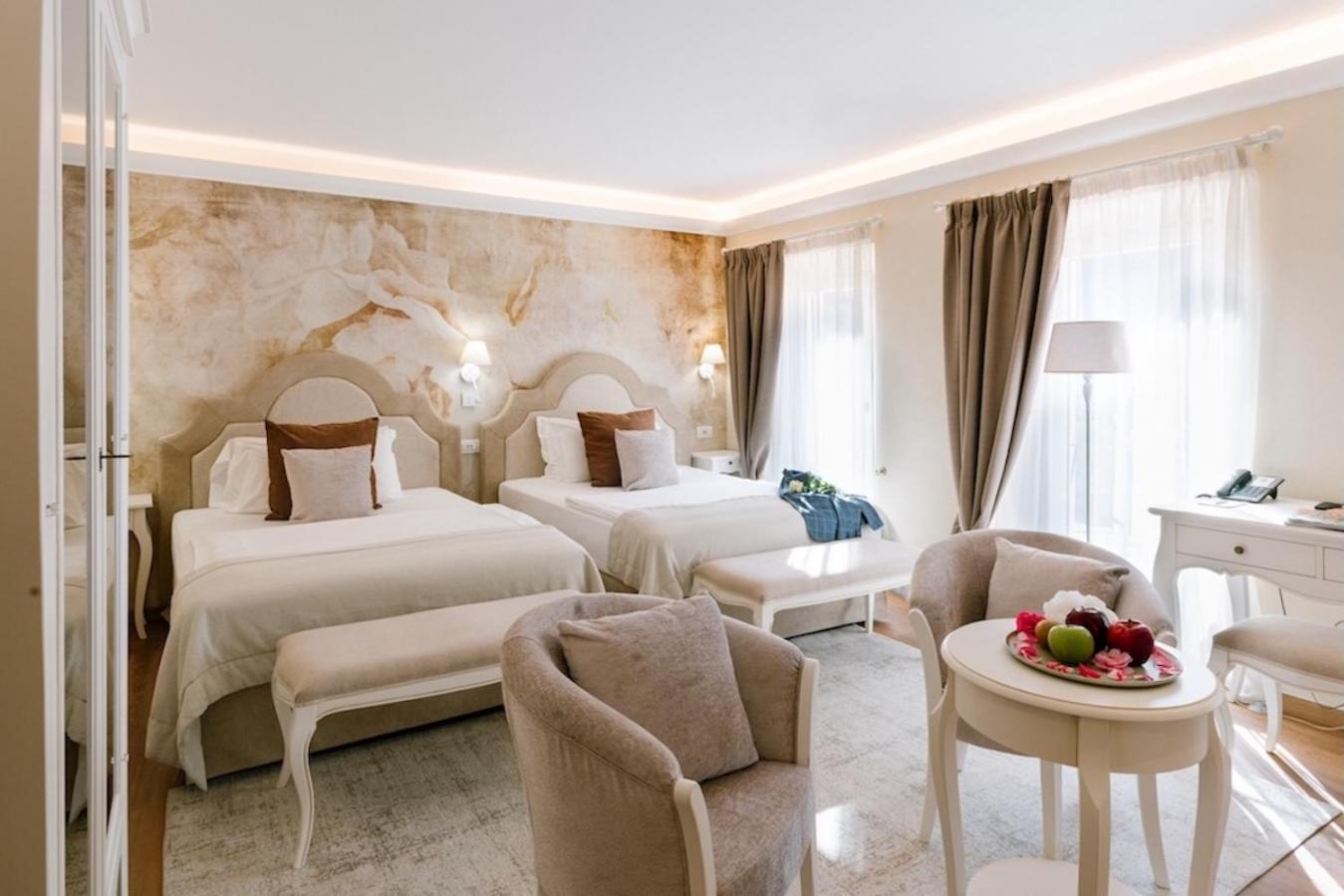 Deluxe Double or Twin Room Lake View