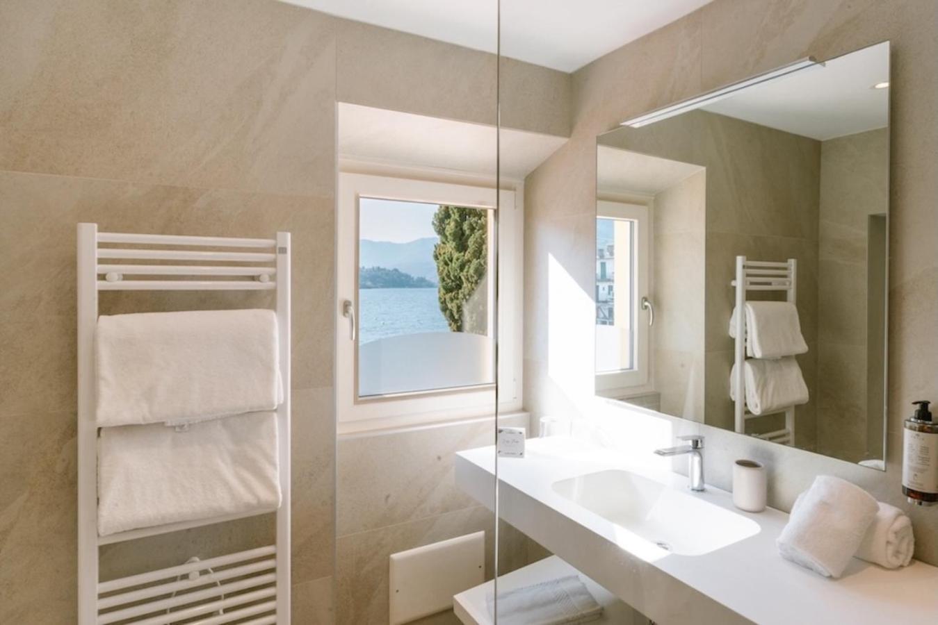 Deluxe Double or Twin Room Lake View