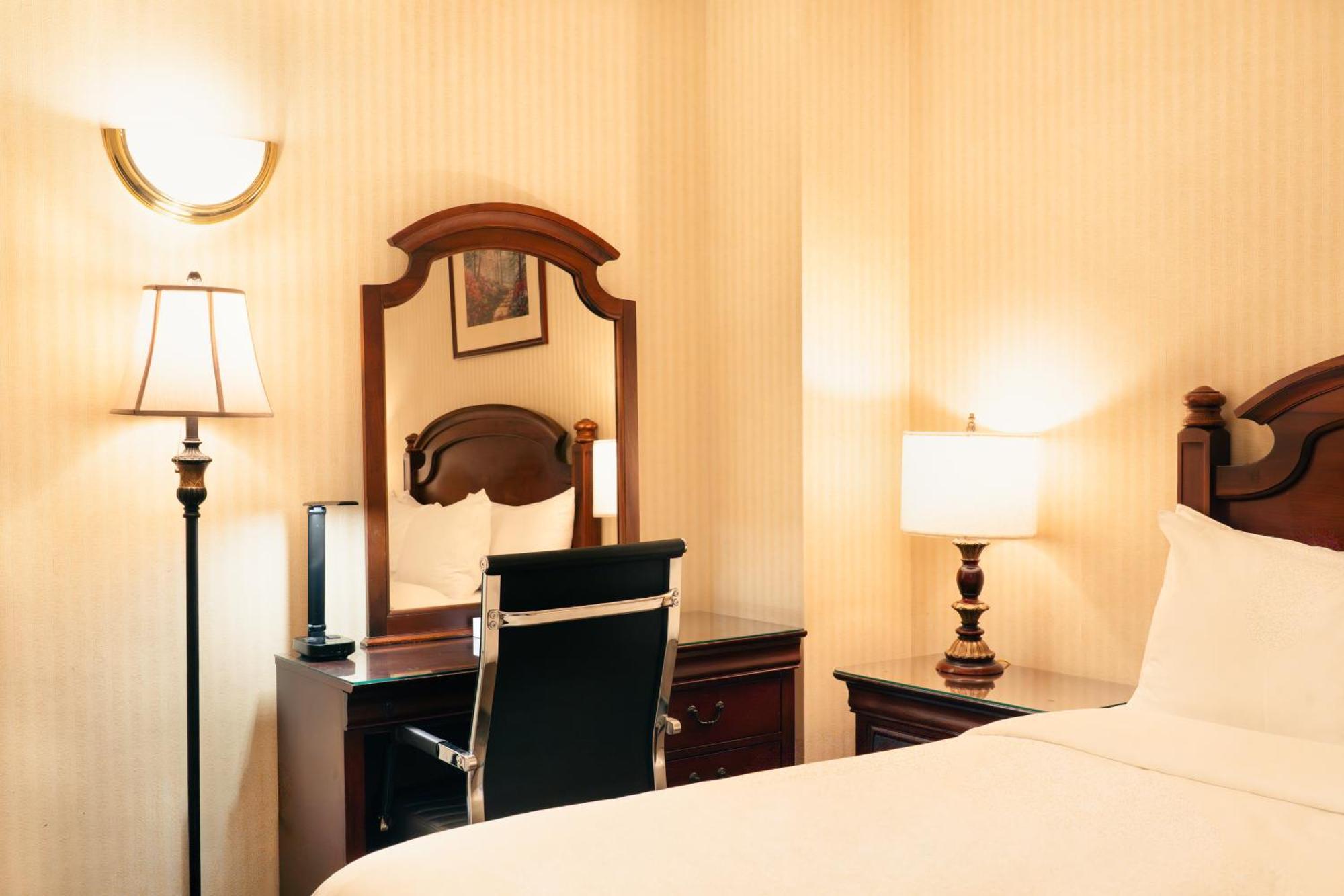 Deluxe Queen Room