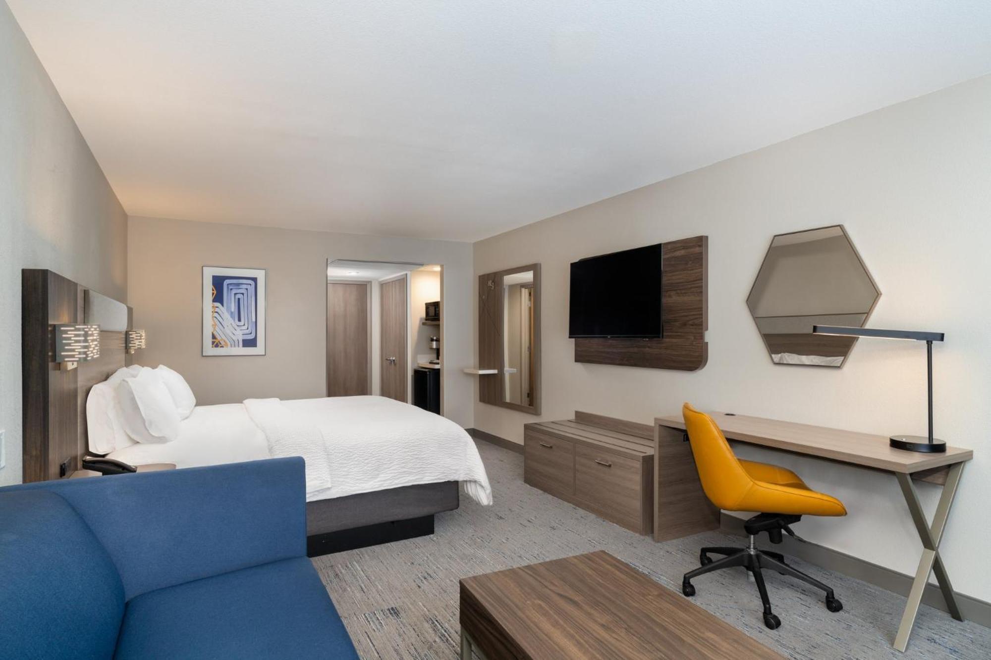 Standard King Room Sofa Bed