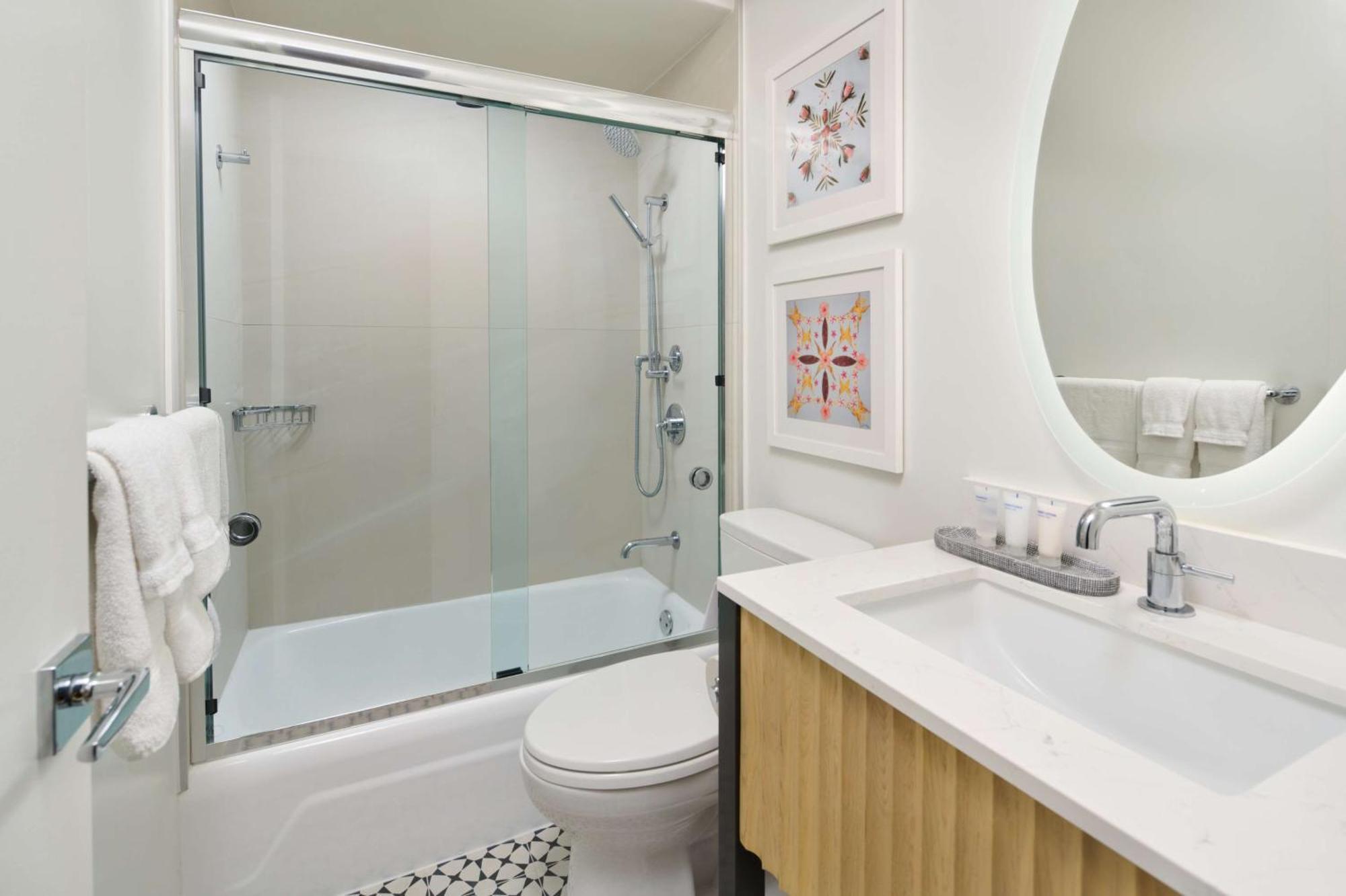 Waikiki View with Two Double Beds