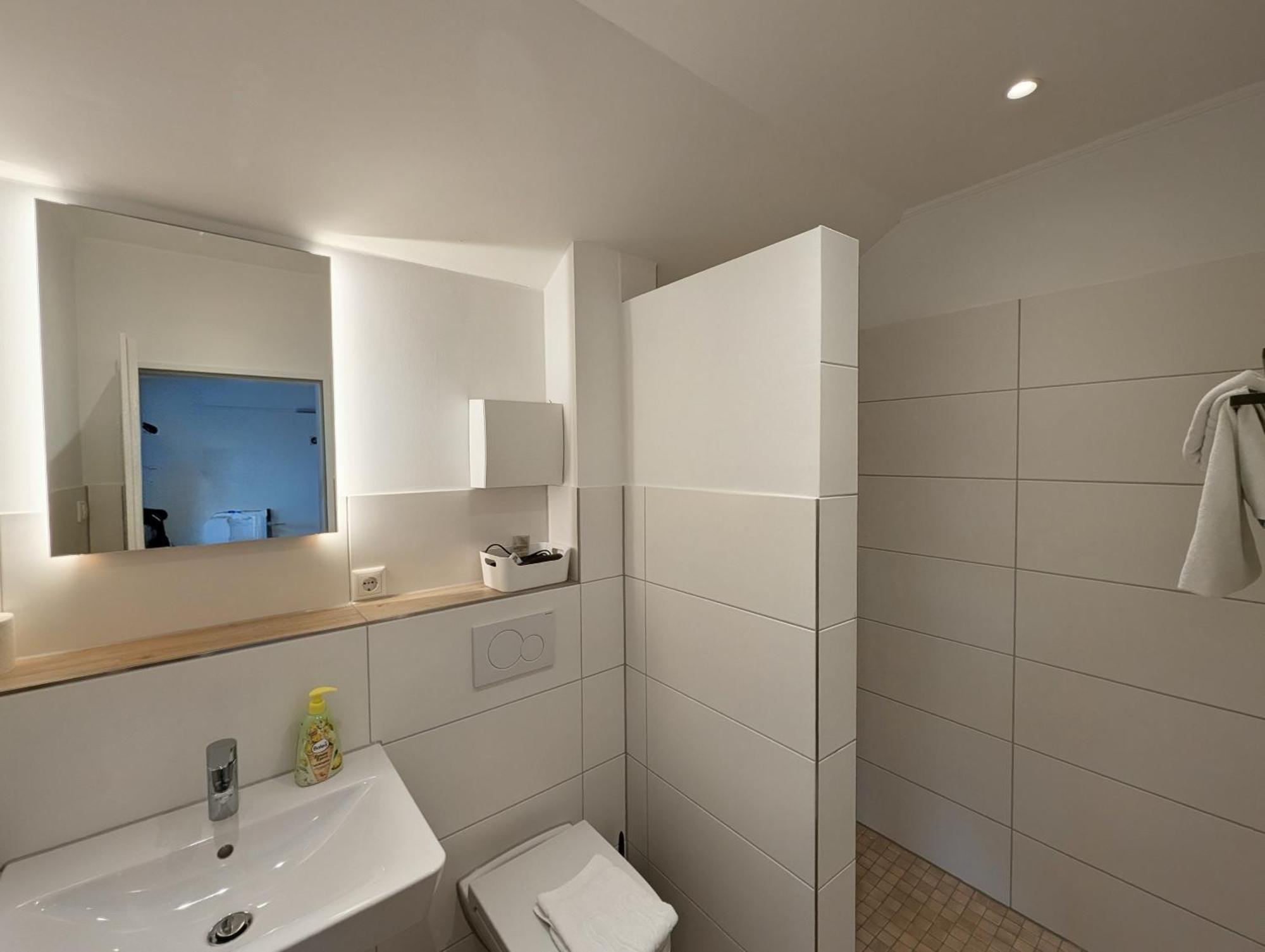 Deluxe Double Room Shower,1766239569:JPEG