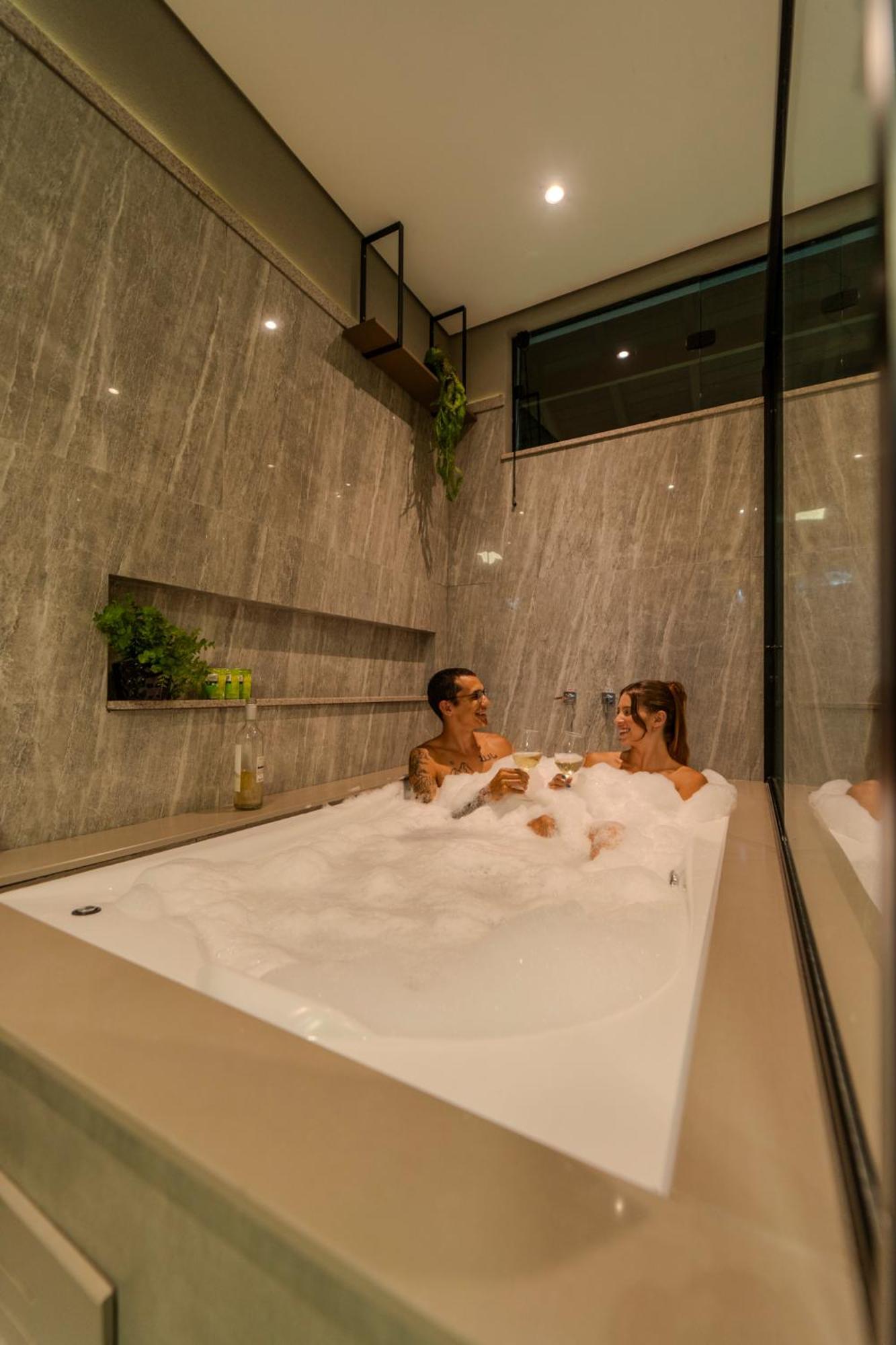 Queen Suite Spa Bath
