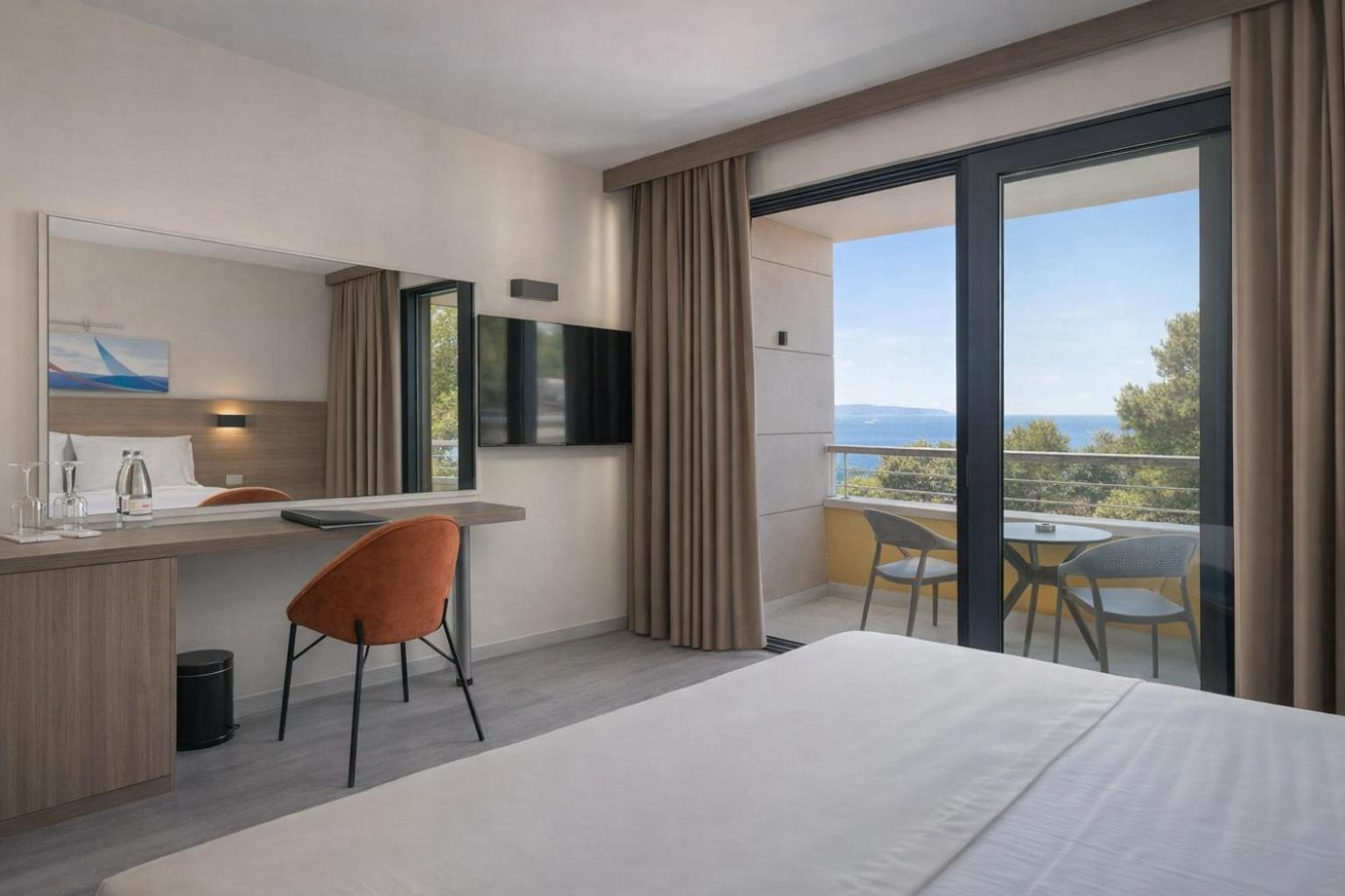 Deluxe Double Room Balcony Partial Sea View