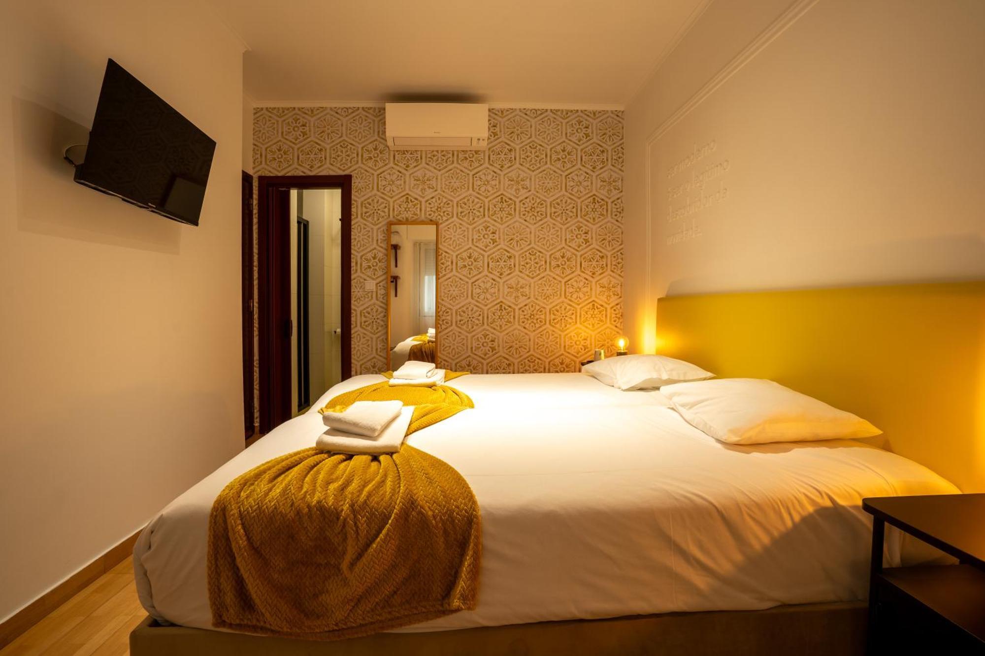 Twin Room,1766448540:JPEG