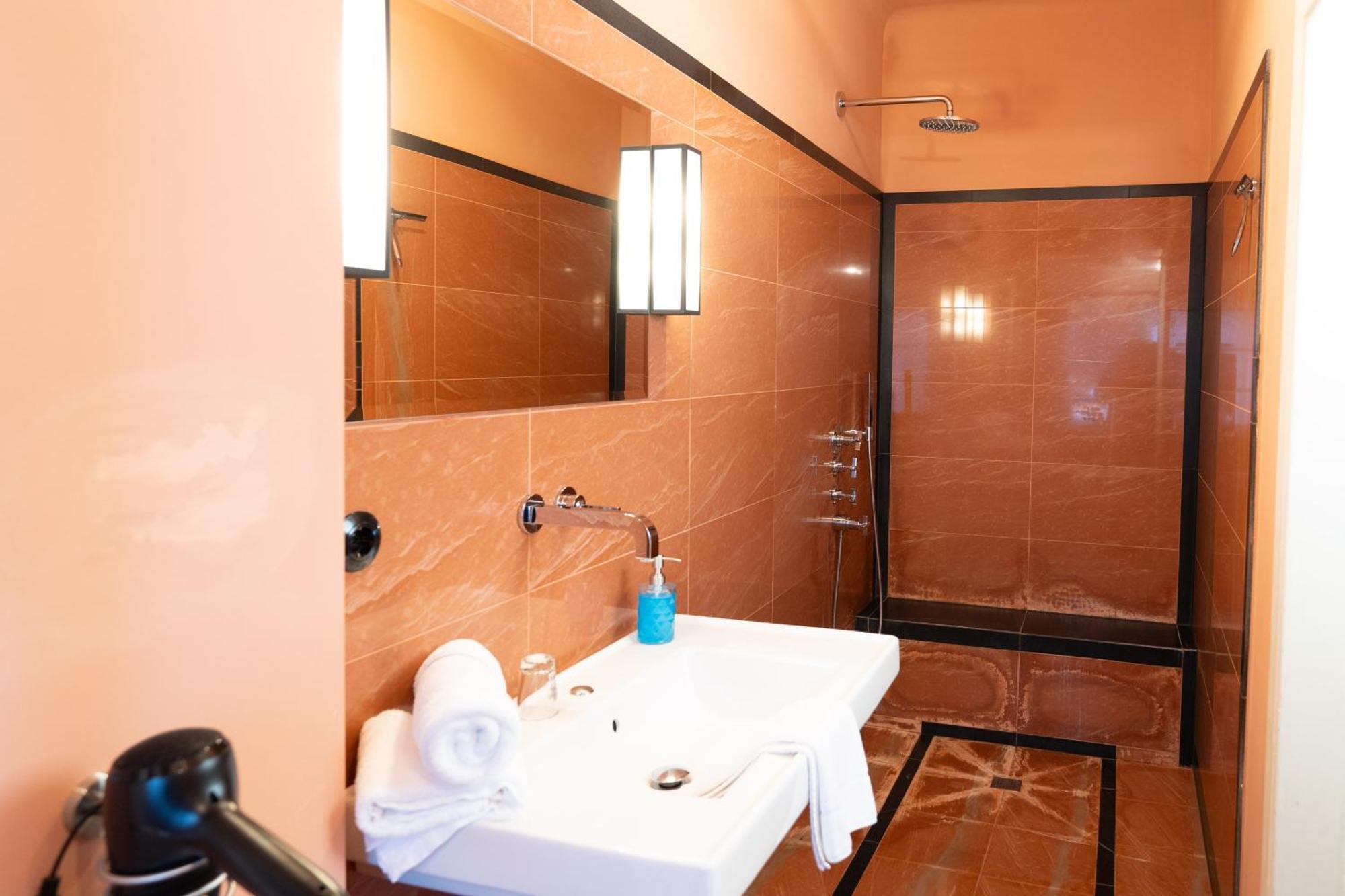 Single Room Private Bathroom