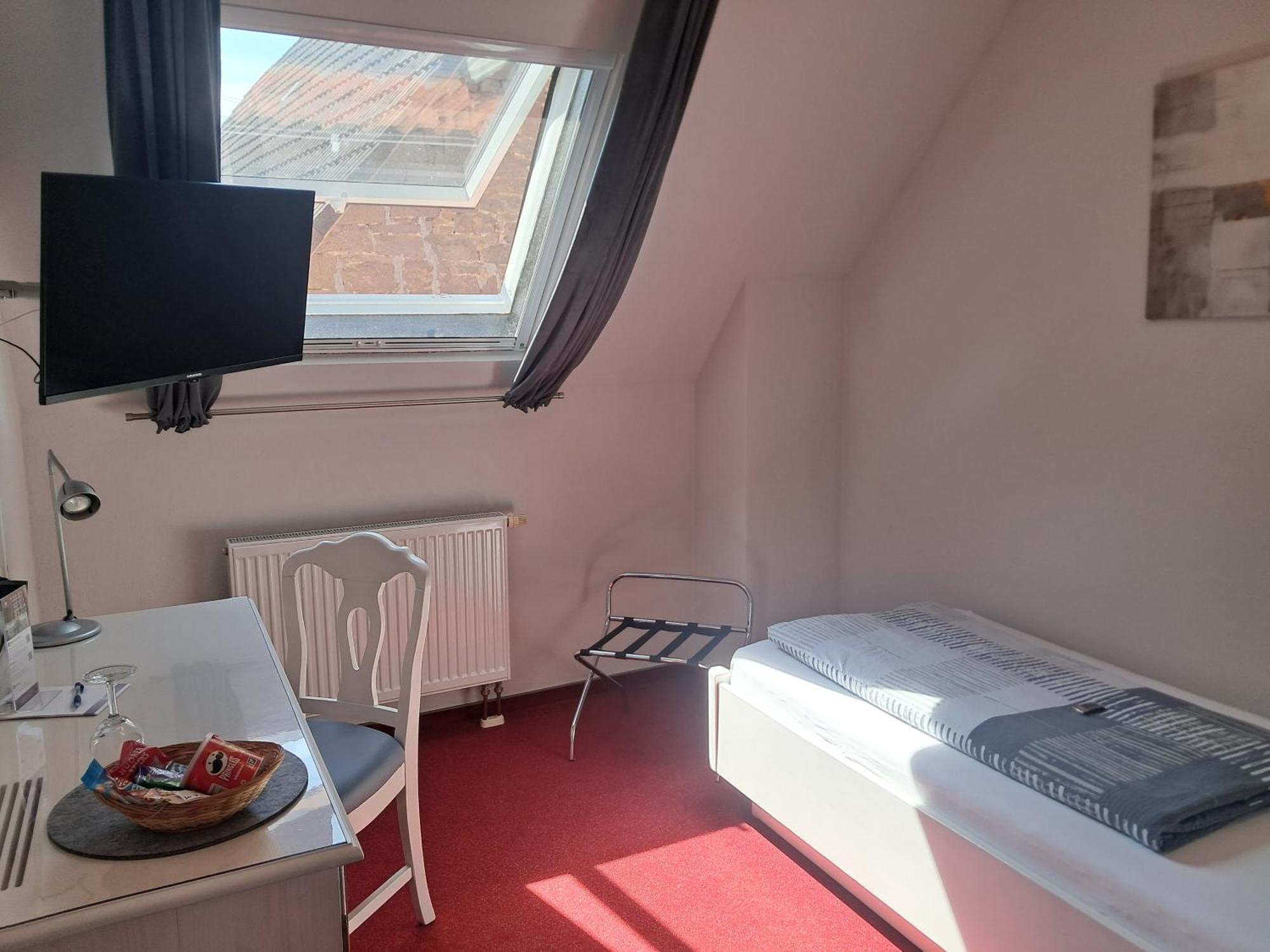 Single Room,1769479685:JPEG
