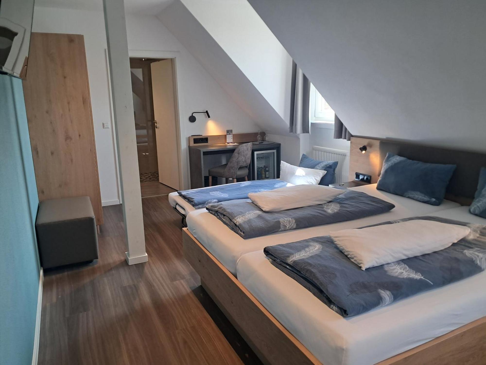Deluxe Room,1769479734:JPEG